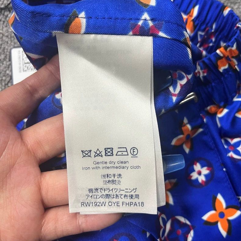 Louis Vuitton Louis Vuitton Blue Solid Print Shorts Size US 40 / EU 56 - 4 Thumbnail