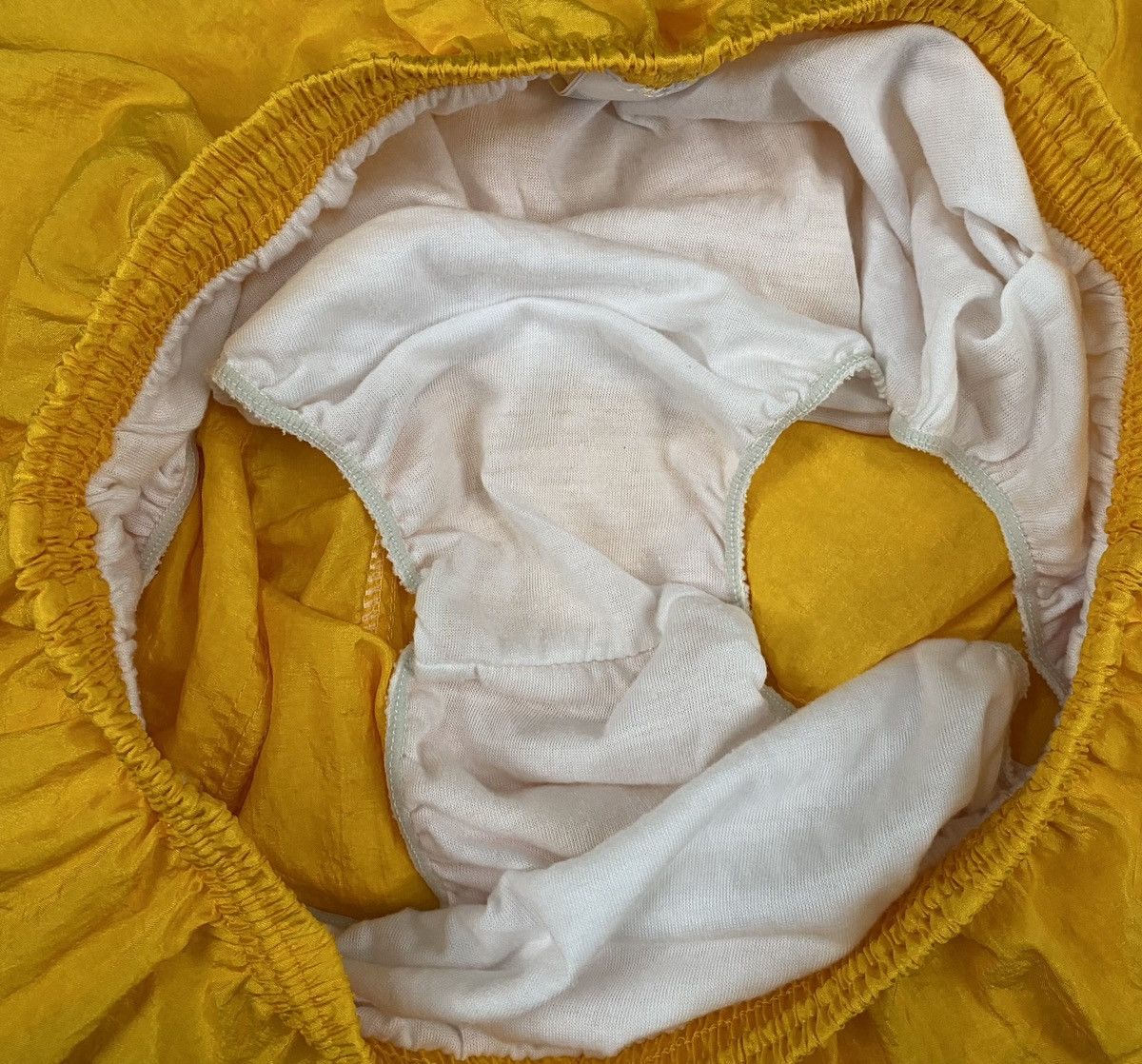 New Balance VTG 90’s New Balance Taxi Yellow Lined Windbreaker Shorts Size US 36 / EU 52 - 6 Thumbnail