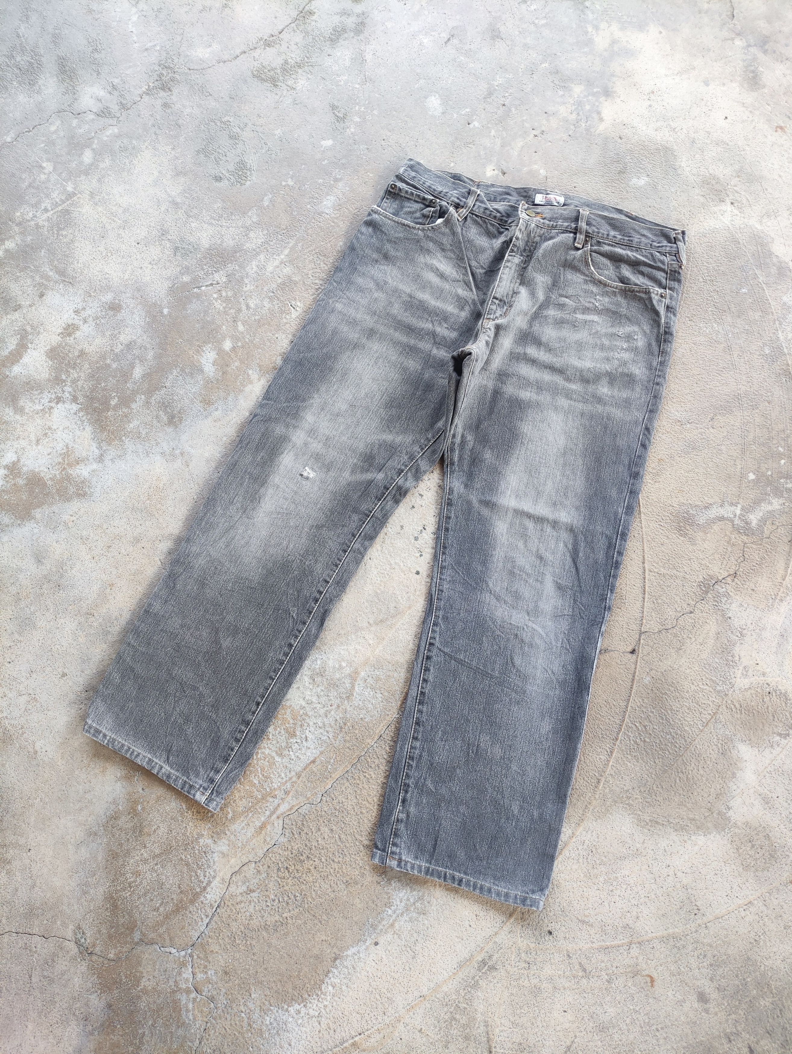 Vintage Vintage Hanes Black Baggy Denim Distressed Jeans Faded Pants Size US 36 / EU 52 - 1 Thumbnail