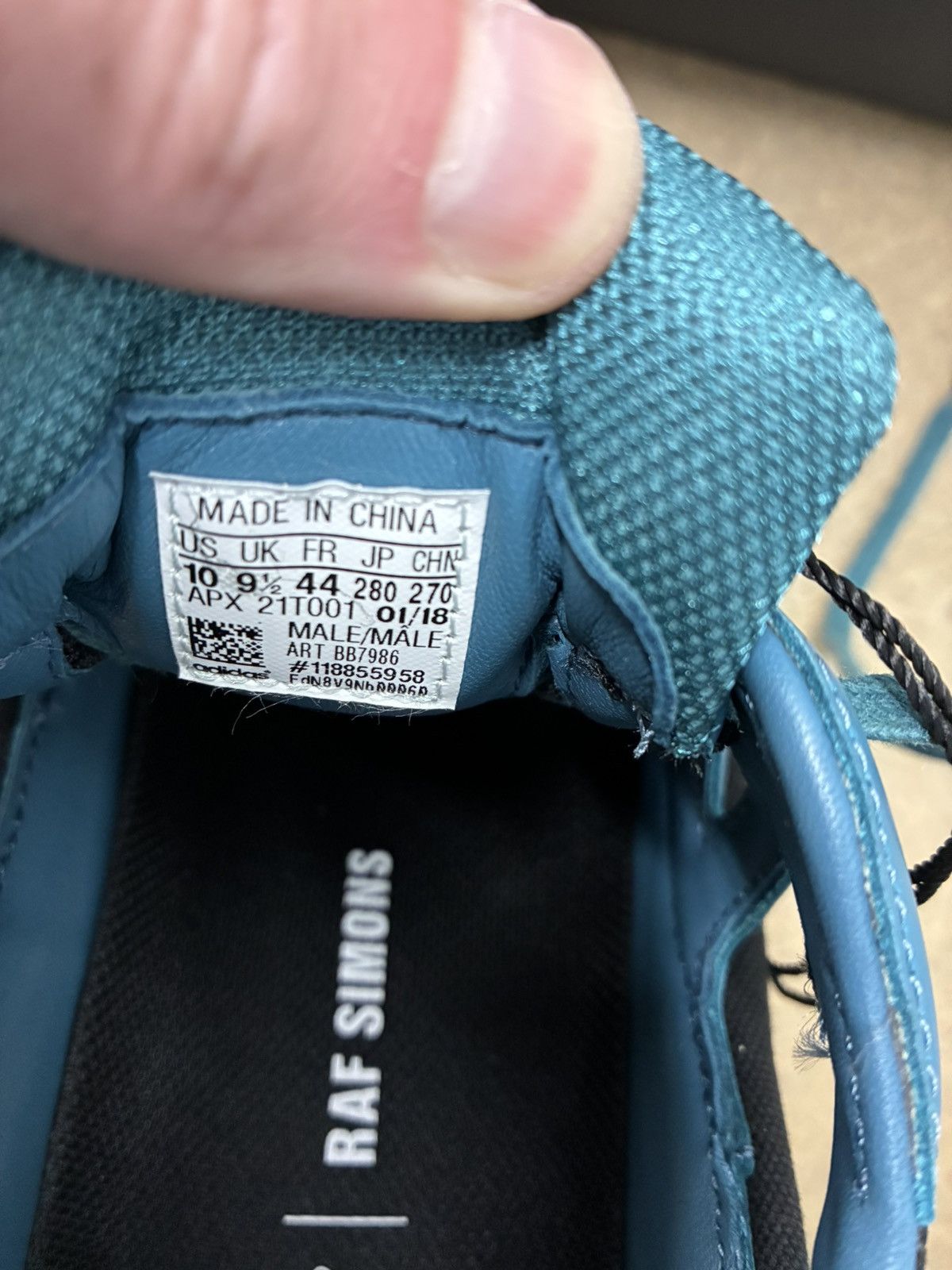 Adidas × Raf Simons RAF SIMONS ADIDAS RS REPLICANT OZWEEGO SIZE 10 Size US 10 / EU 43 - 12 Thumbnail