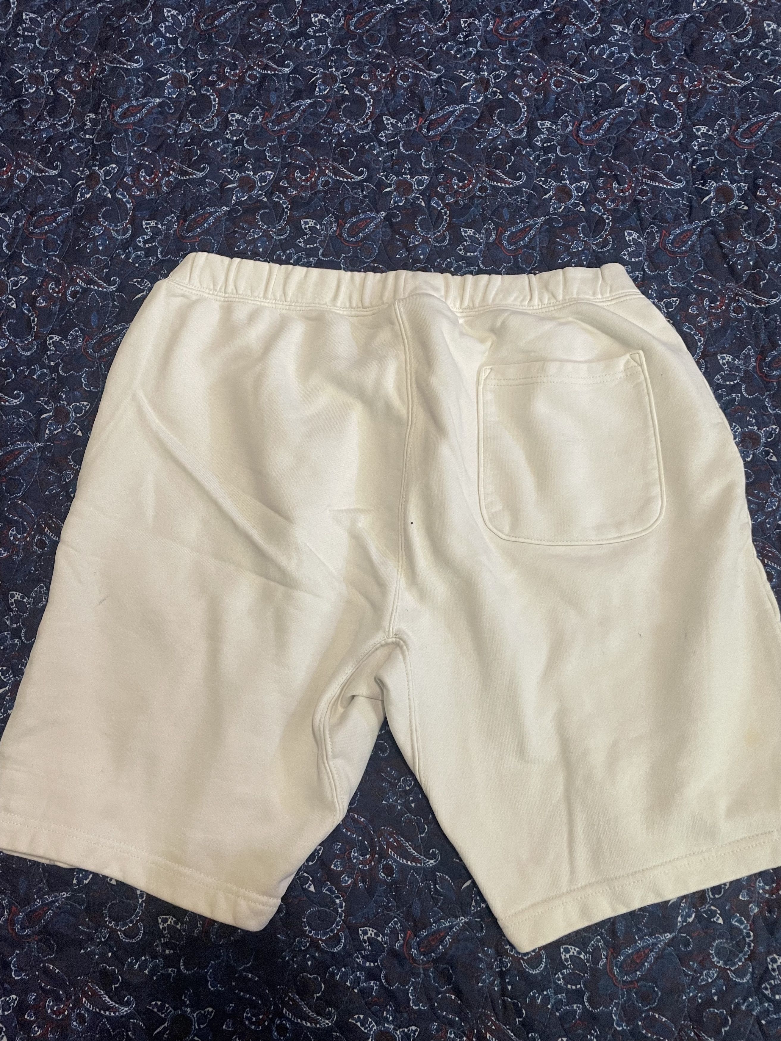 H&M H&M White Heavyweight Sweatshorts Size US 34 / EU 50 - 3 Thumbnail