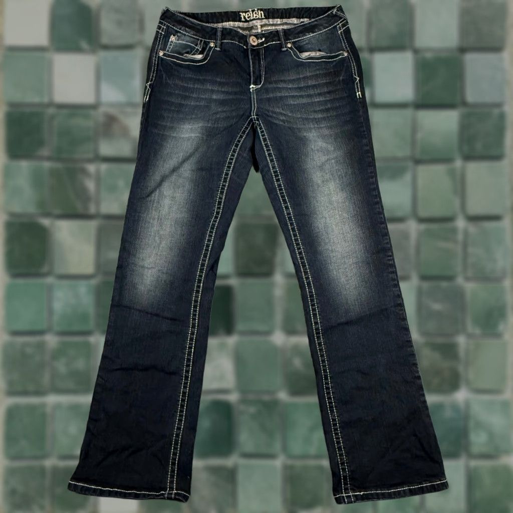 Vintage Reign Jeans Dark Wash Bootcut 13 Embroidered Pockets Stretch Women 34x31 Denim Size 34" / US 12 / IT 48 - 1 Thumbnail