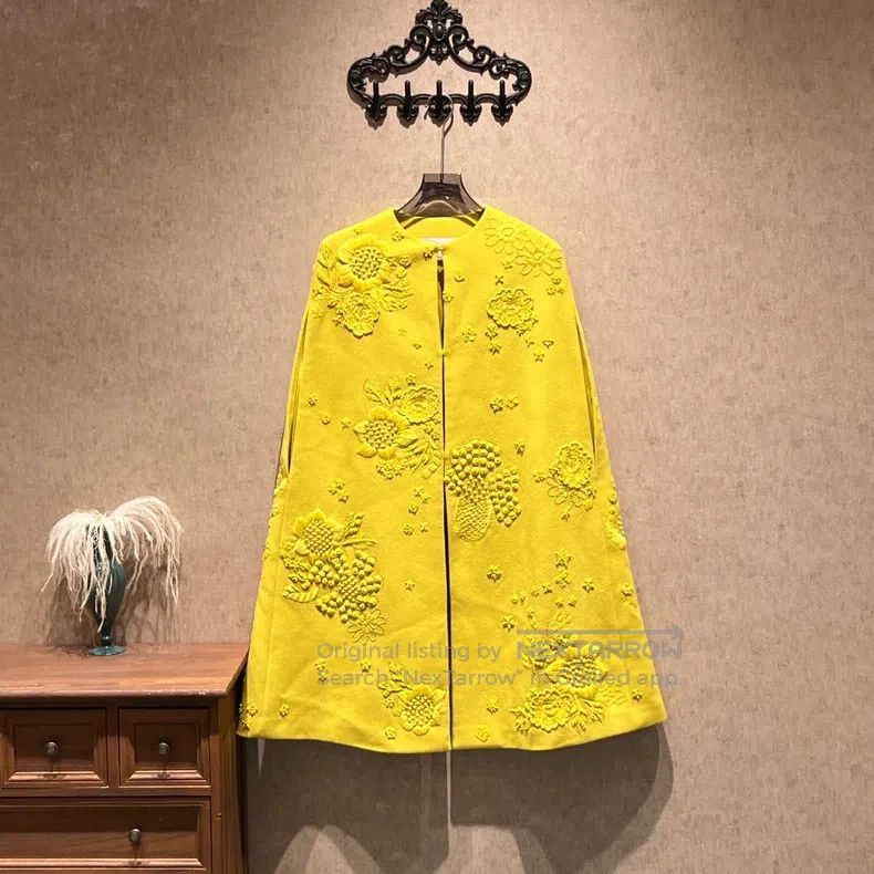 Valentino Valentino Yellow beaded embroidered floral cape coat Size XS / US 0-2 / IT 36-38 - 1 Thumbnail