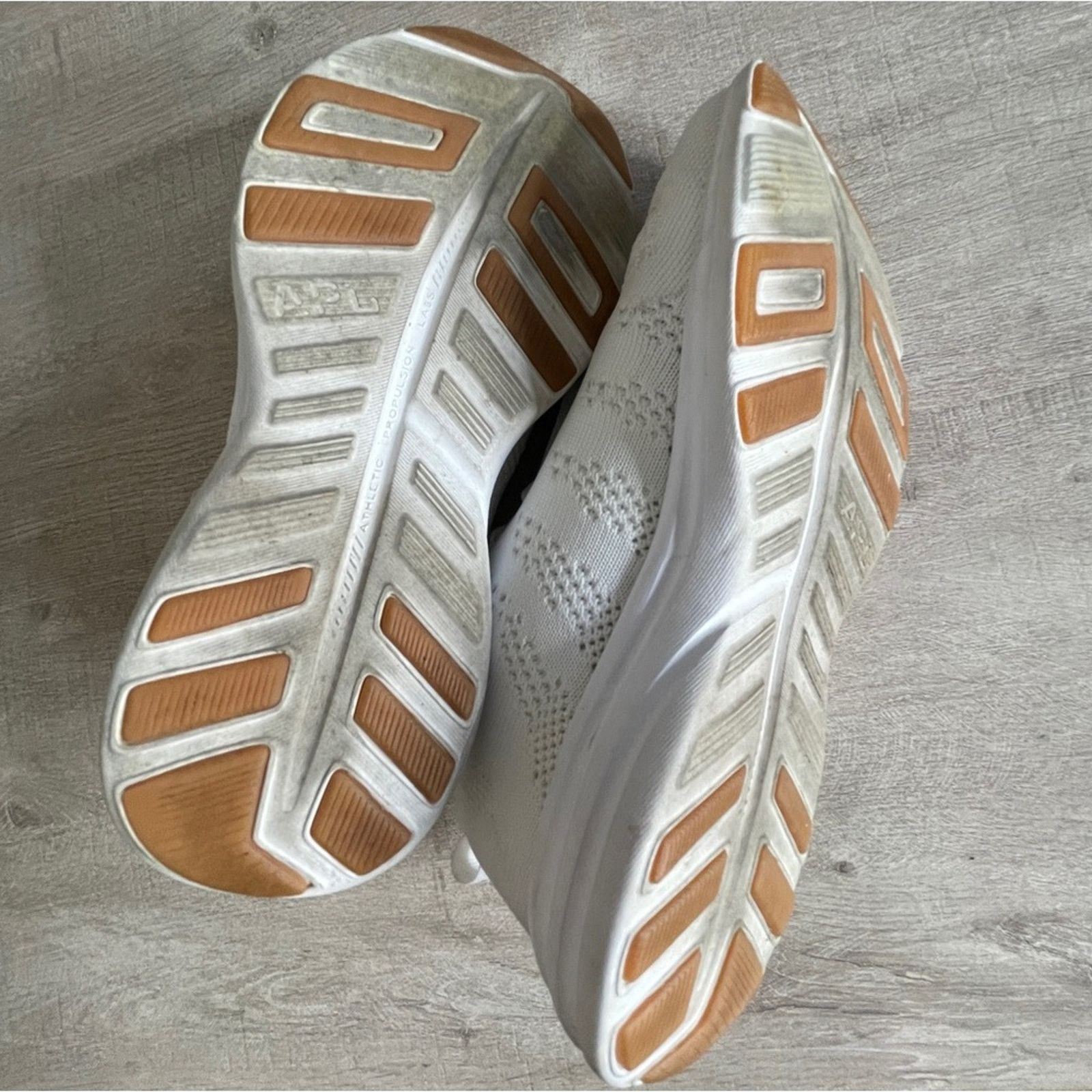 Other APL Techloom Pro Classic Running Shoe White Size 7.5 Size US 7.5 / IT 37.5 - 8 Thumbnail