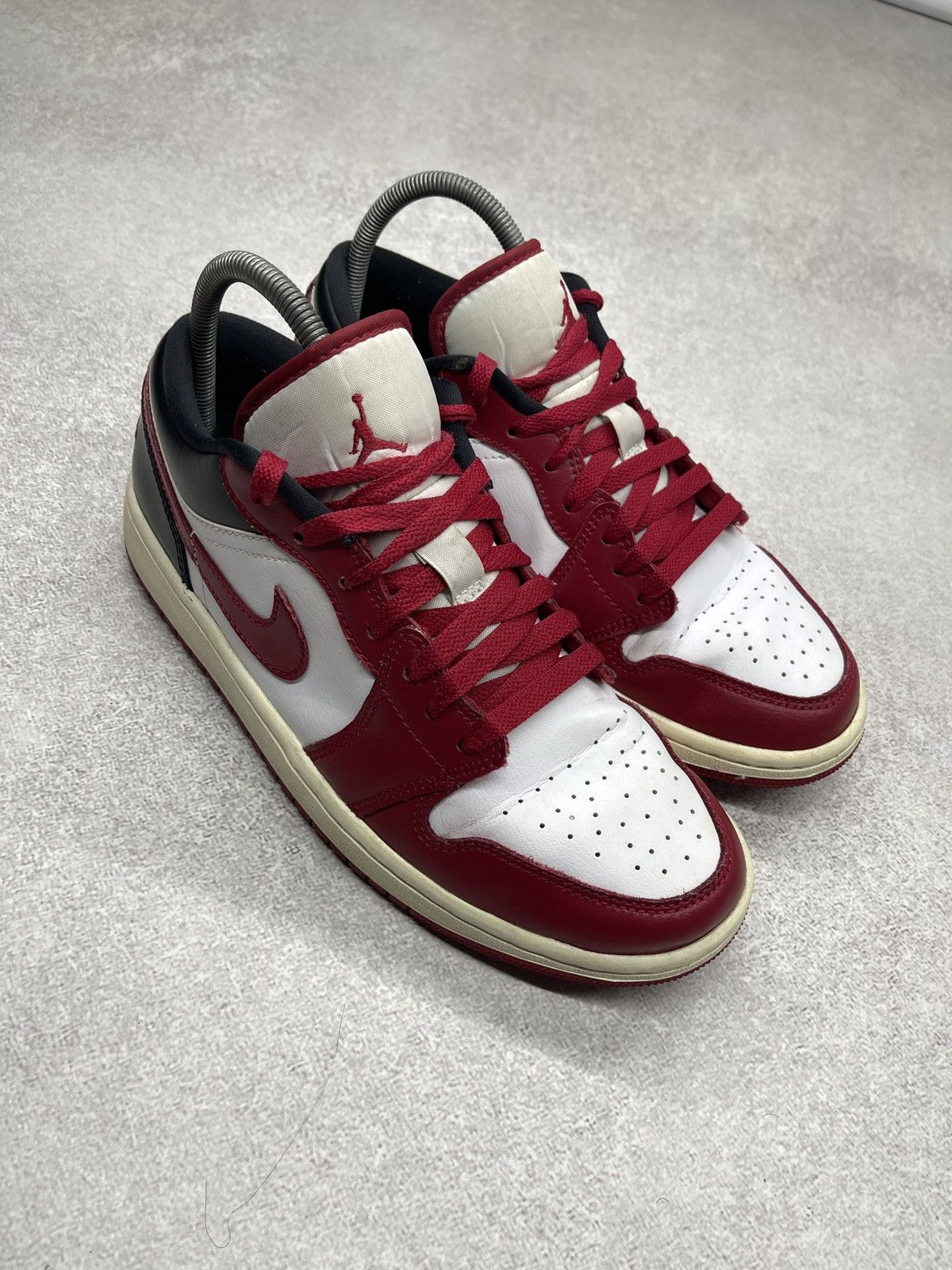 Womens Nike Air Jordan 1 Low Sneakers Red/Black