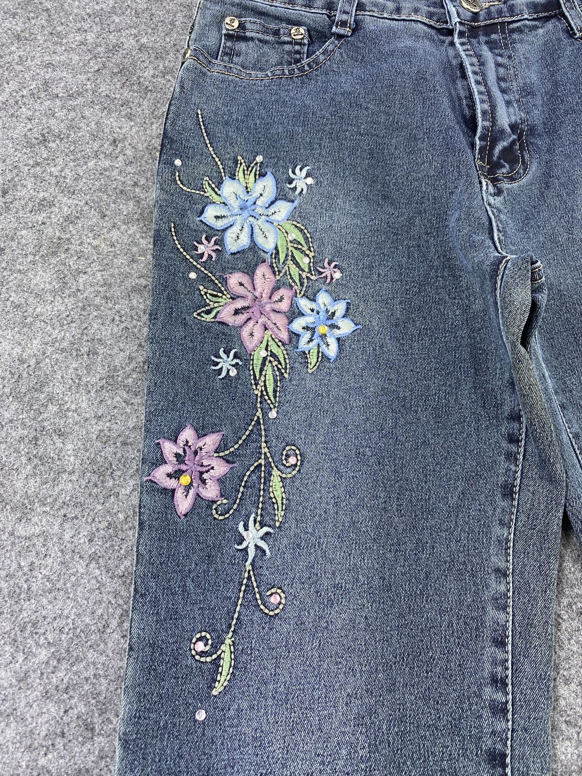 Jean × Vogue Vogue Floral Embroidery Flared Wash Jeans - J1038 Size 27" / US 4 / IT 40 - 13 Thumbnail