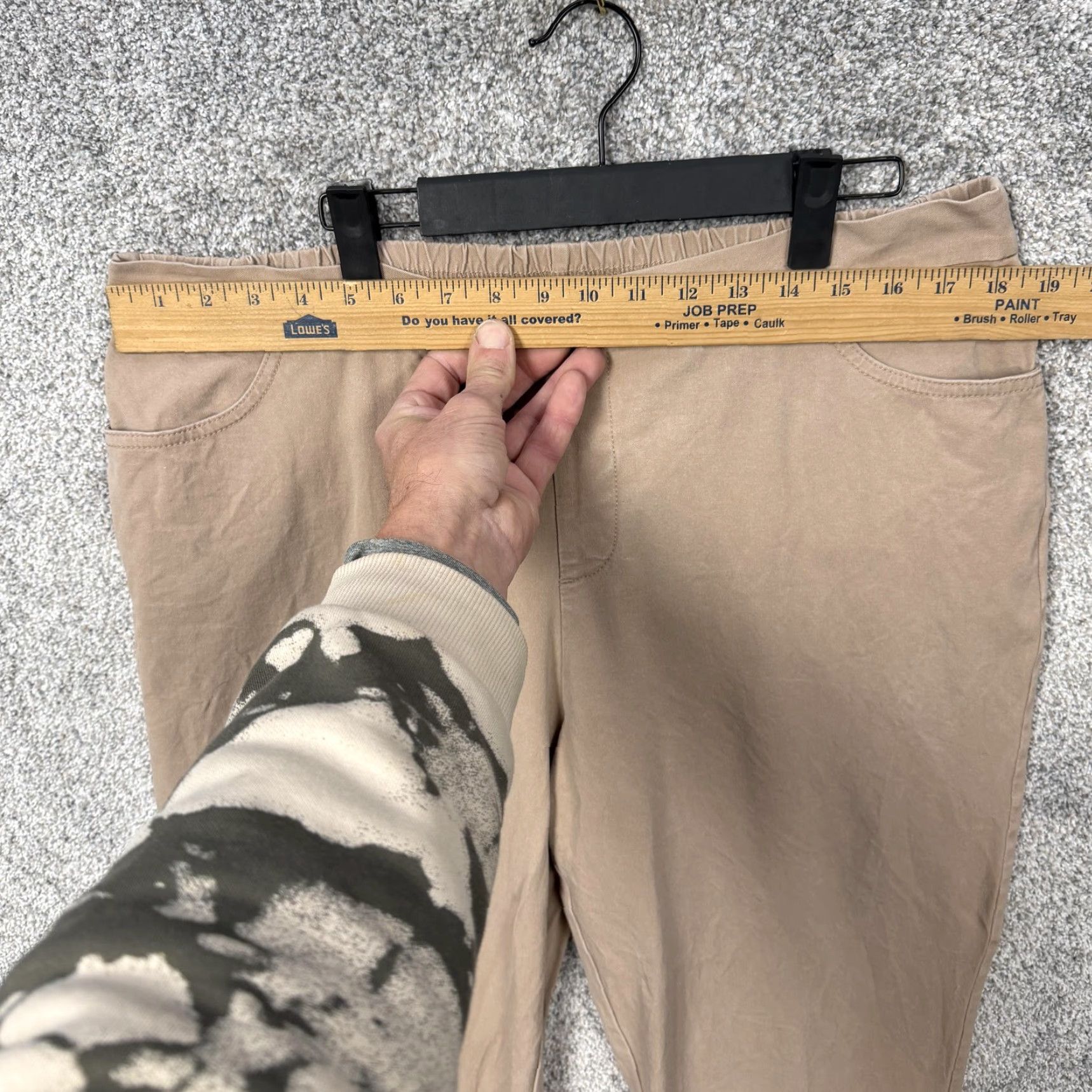 Vintage Isaac Mizrahi Live! Capri Pants Womens 18W Capri Pants Beige Twill Stretch Pockets Elastic Waist Pull On Casual plus size Size 40" / US 18 - 2 Thumbnail