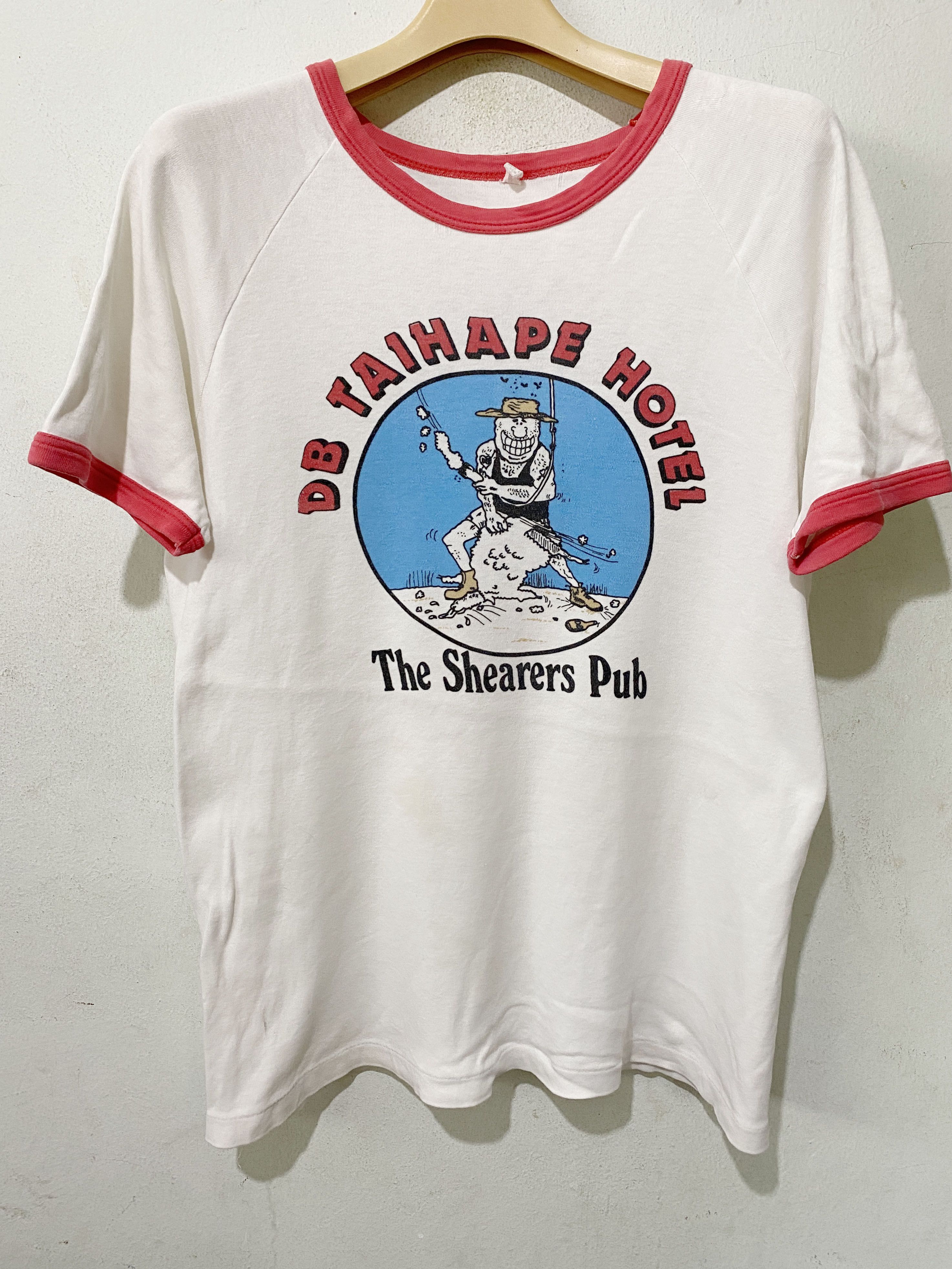 Vintage 70s-80s Pubs Todays Great Beer Rigner Shirt