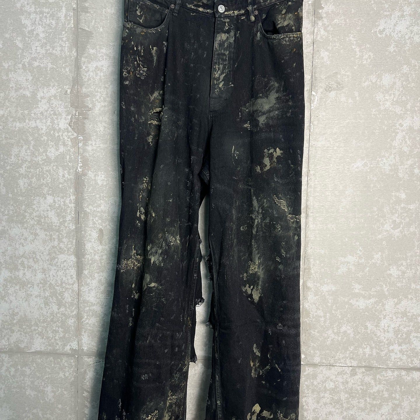 Balenciaga Balenciaga Mud Wash Distressed Denim Jeans Size XS Size US 28 / EU 44 - 1 Thumbnail