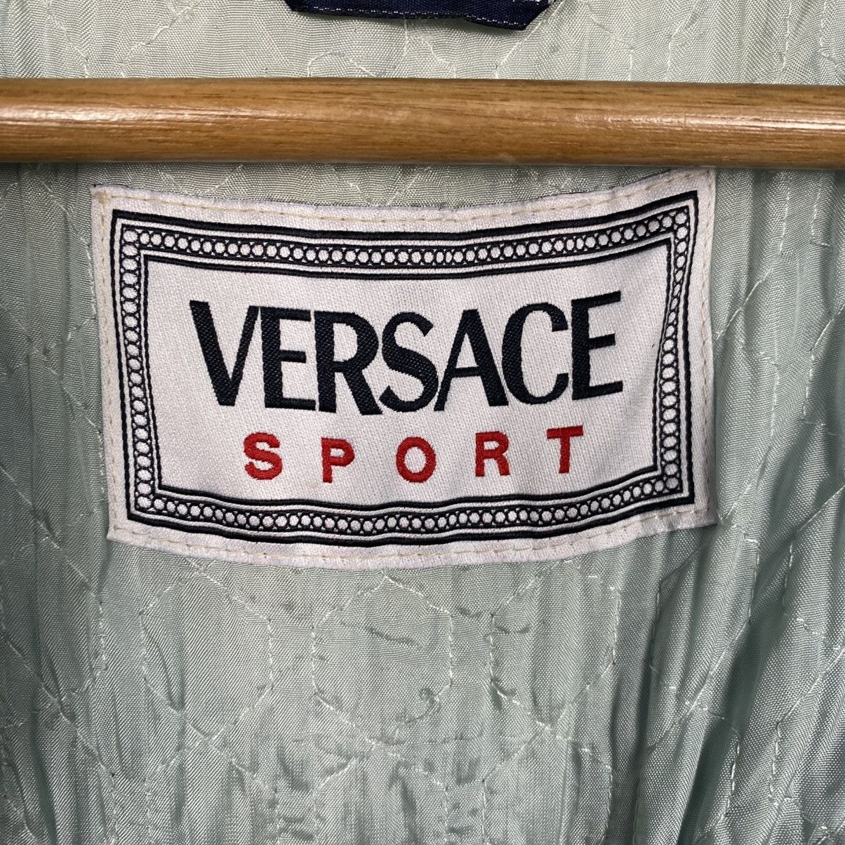 Versace Vintage Versace sport trenchcoat Size L / US 10 / IT 46 - 15 Thumbnail