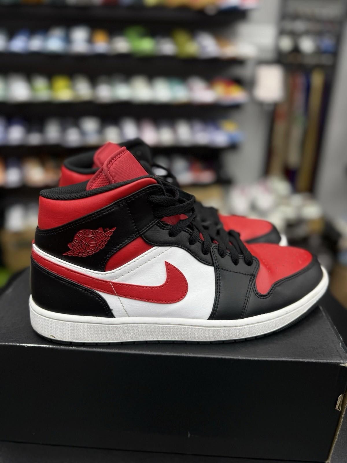 Nike Air Jordan Retro1 Mid Gym Red Mens Black White Red Size 12 Size US 12 / EU 45 - 2 Thumbnail