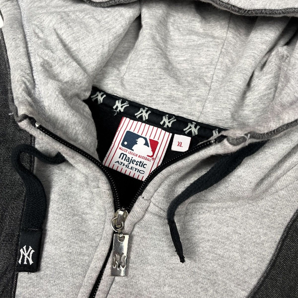 Majestic 00's Majestic Athletic New York Yankees MLB Zip Up Hoodie Size US XL / EU 56 / 4 - 6 Thumbnail