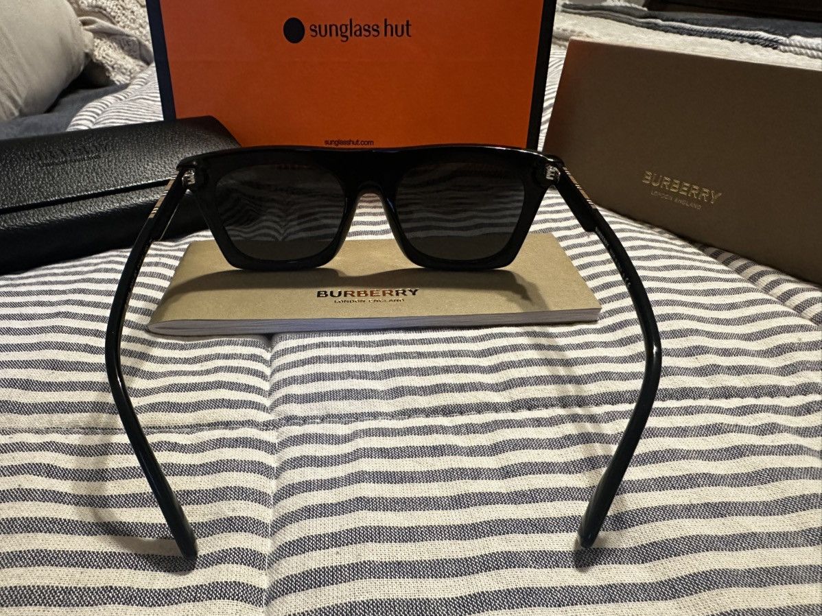 Burberry Burberry Sunglasses Camron BE4318 Size ONE SIZE - 3 Thumbnail