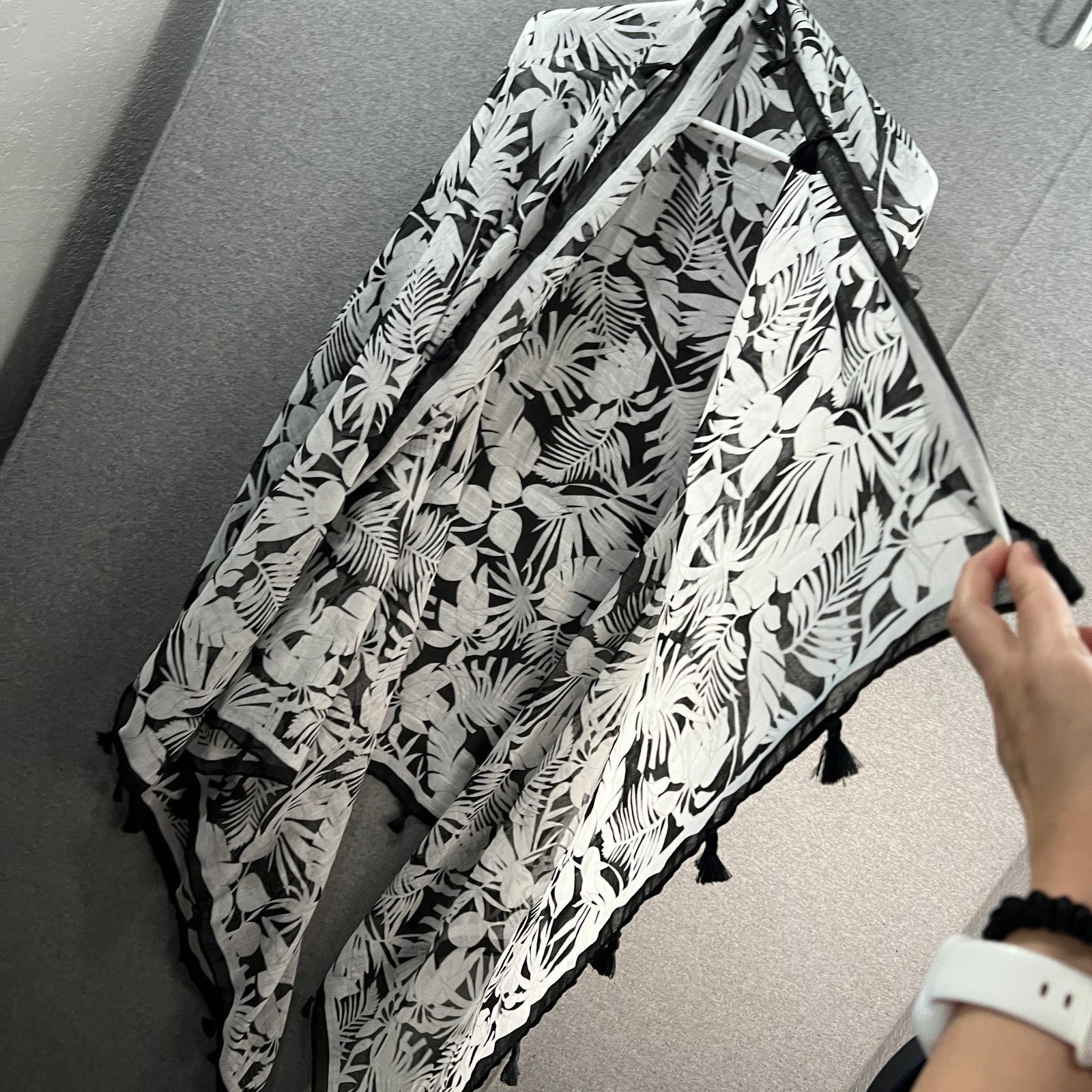 Lands' End Lands End Sarong Cover-Up WhiteBlack Palm Scarve, One Size Size ONE SIZE - 10 Thumbnail