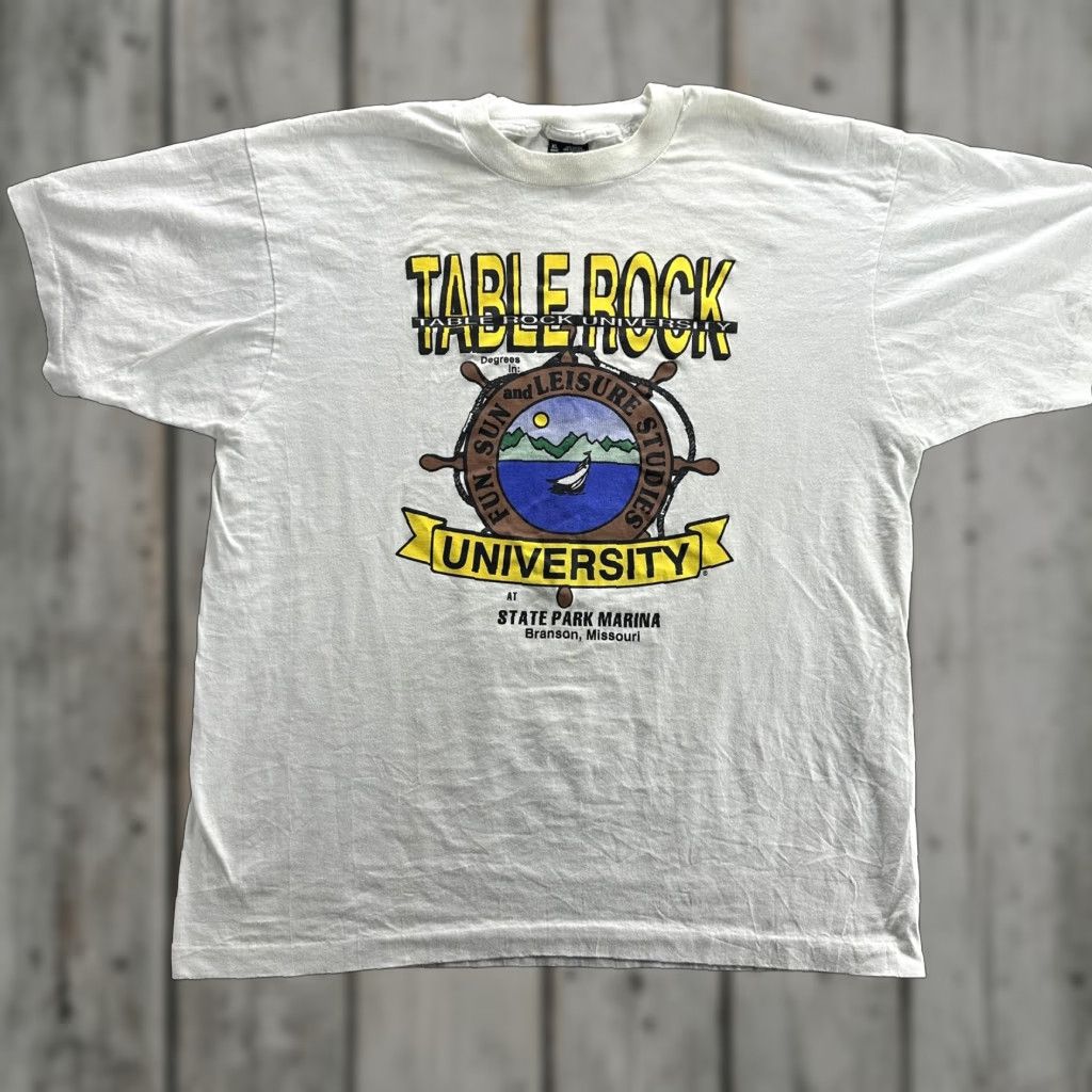Fruit Of The Loom VINTAGE Table Rock University Shirt Mens XL White Rock, Travel, University, Retro, Souvenir, Branson, Missouri 90s Shirt Mens XL White Size US XL / EU 56 / 4 - 1 Thumbnail