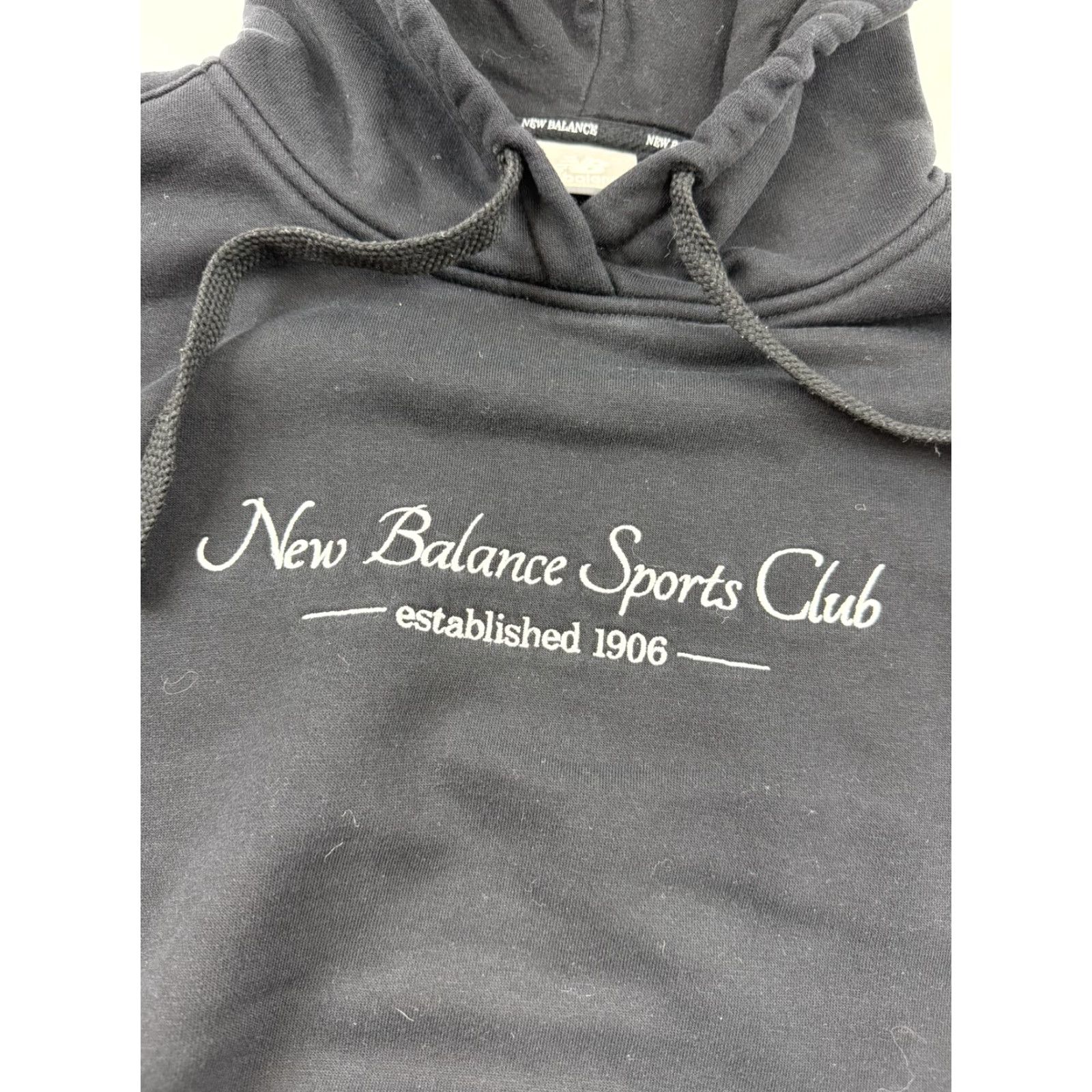 New Balance New Balance Hoodie Womens Small Black Cropped Embroidered Sports Club Fleece Size S / US 4 / IT 40 - 4 Thumbnail