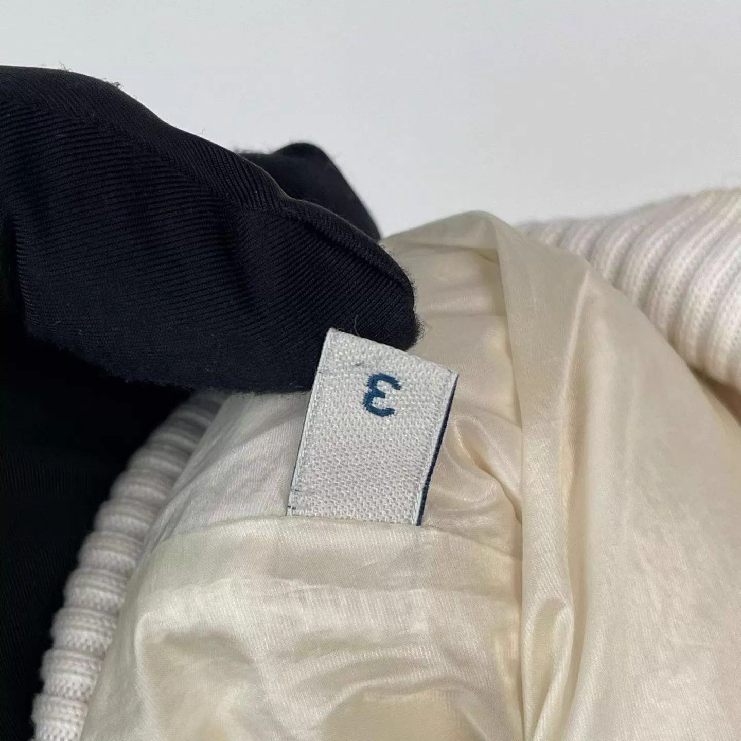 Moncler Moncler White Striped Webbing Crewneck Down Jacket Size 3 Size US L / EU 52-54 / 3 - 5 Thumbnail