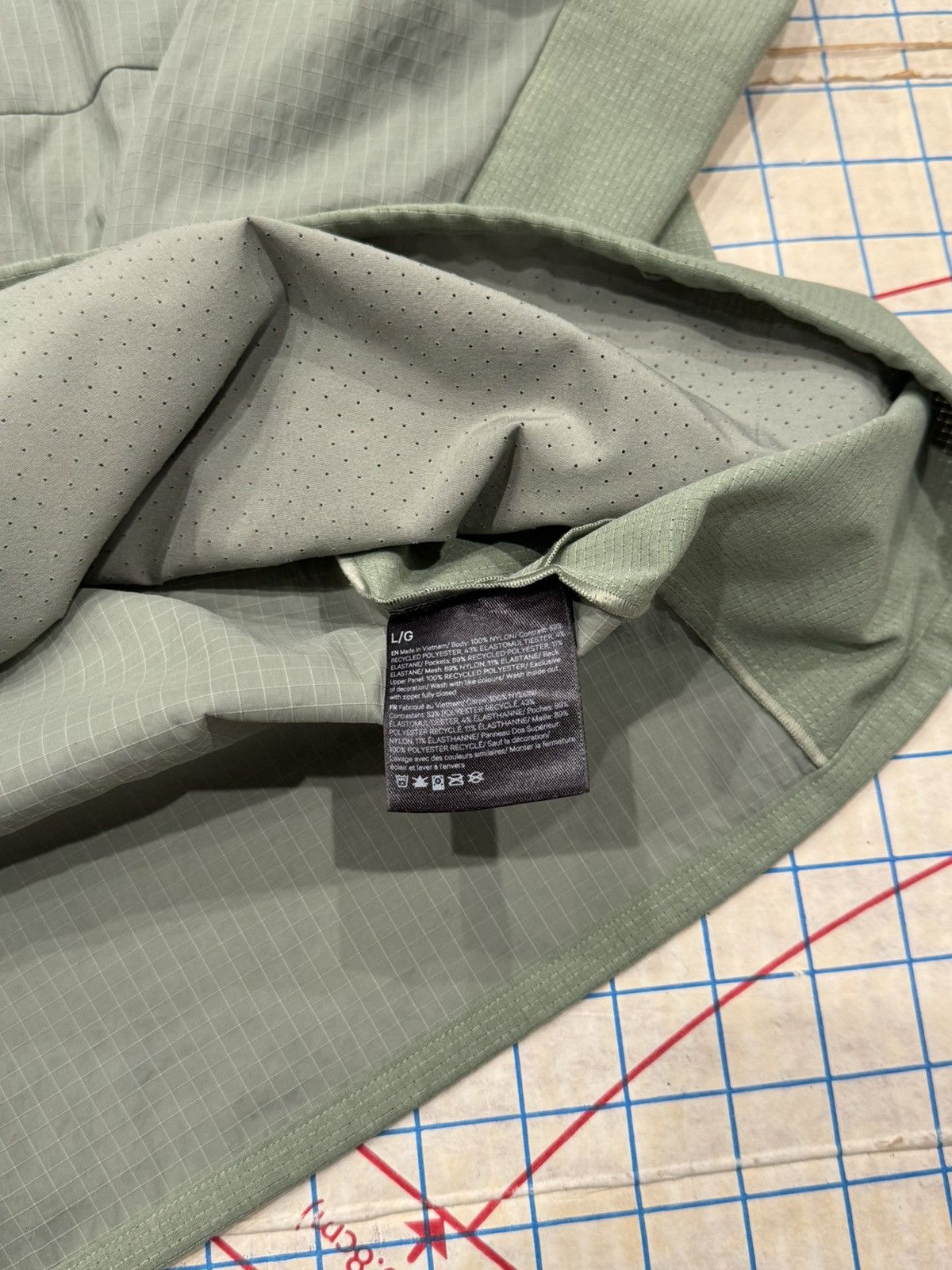 Lululemon Lululemon Lightweight 1/2 Zip Hooded Jacket Mens Large Green Size US L / EU 52-54 / 3 - 10 Thumbnail