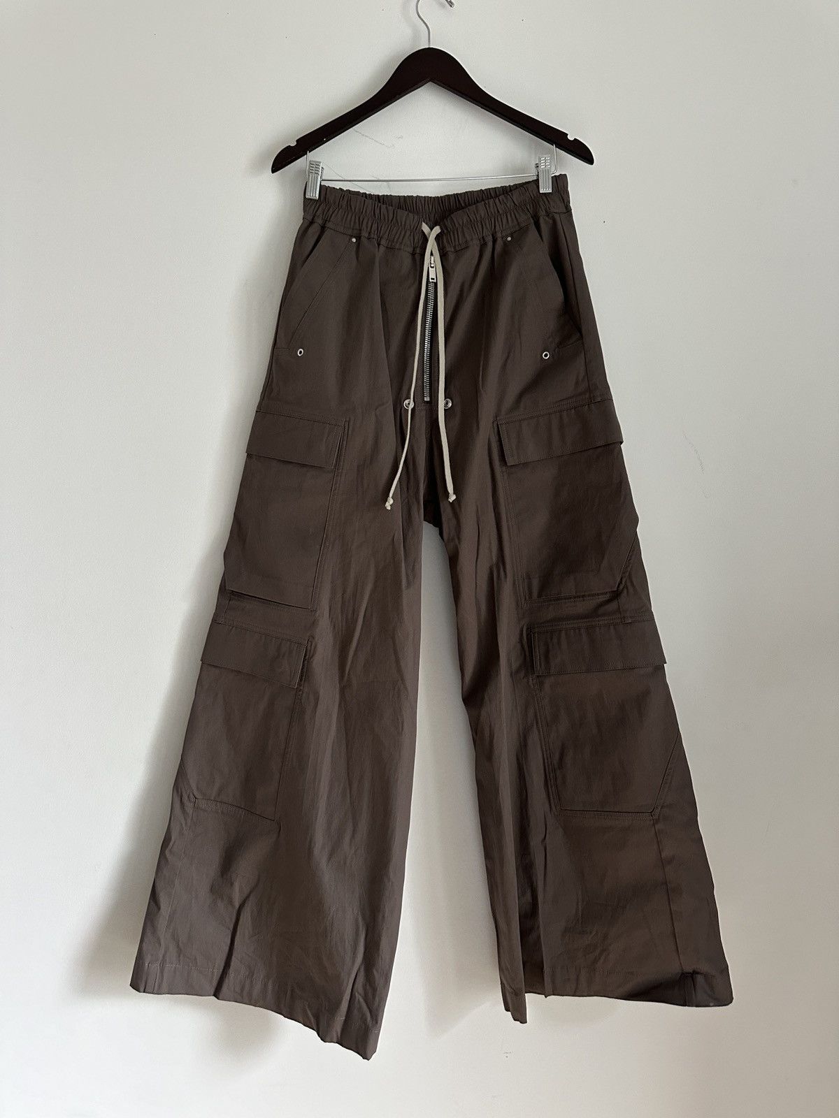 image of Rick Owens Belas Cargo Pants In Dust in Dust Grey, Men's (Size 32)