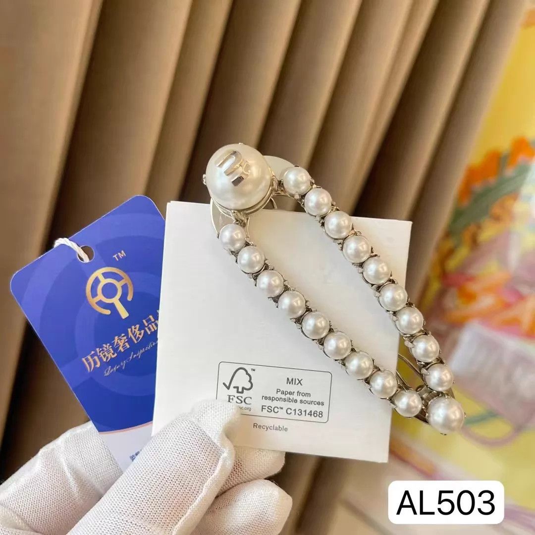 Miu Miu MIU MIU Pearl Hair Clip 99 New AL503 Size ONE SIZE - 3 Thumbnail