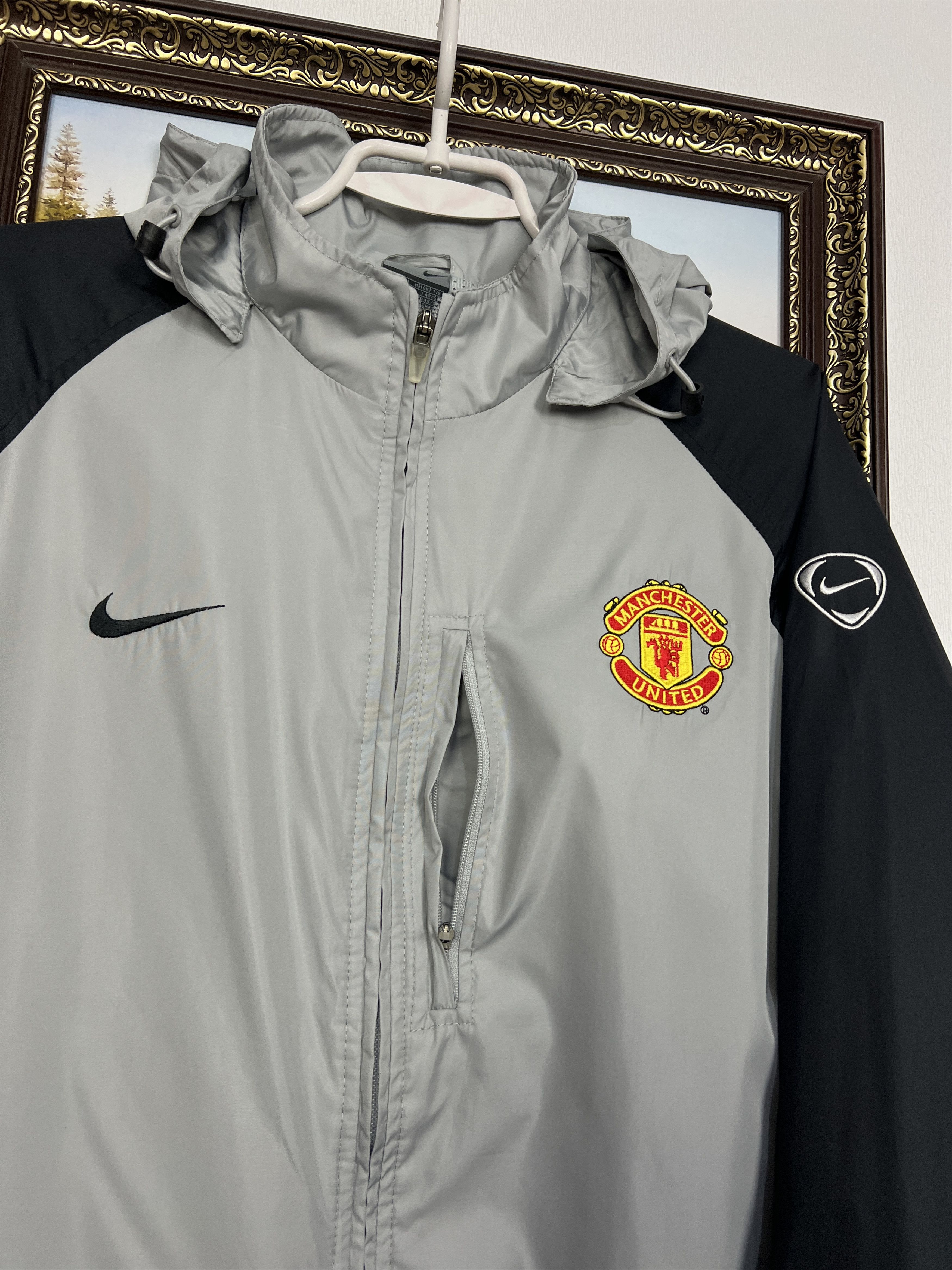 Nike Vintage Nike Manchester United Hooded Jacket Windbreaker Size US M / EU 48-50 / 2 - 3 Thumbnail