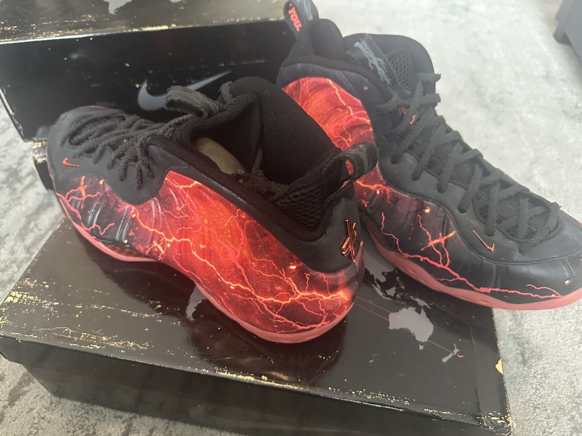 Nike Nike x Stranger Things Air Foamposite One Size US 10.5 / EU 43-44 - 9 Thumbnail