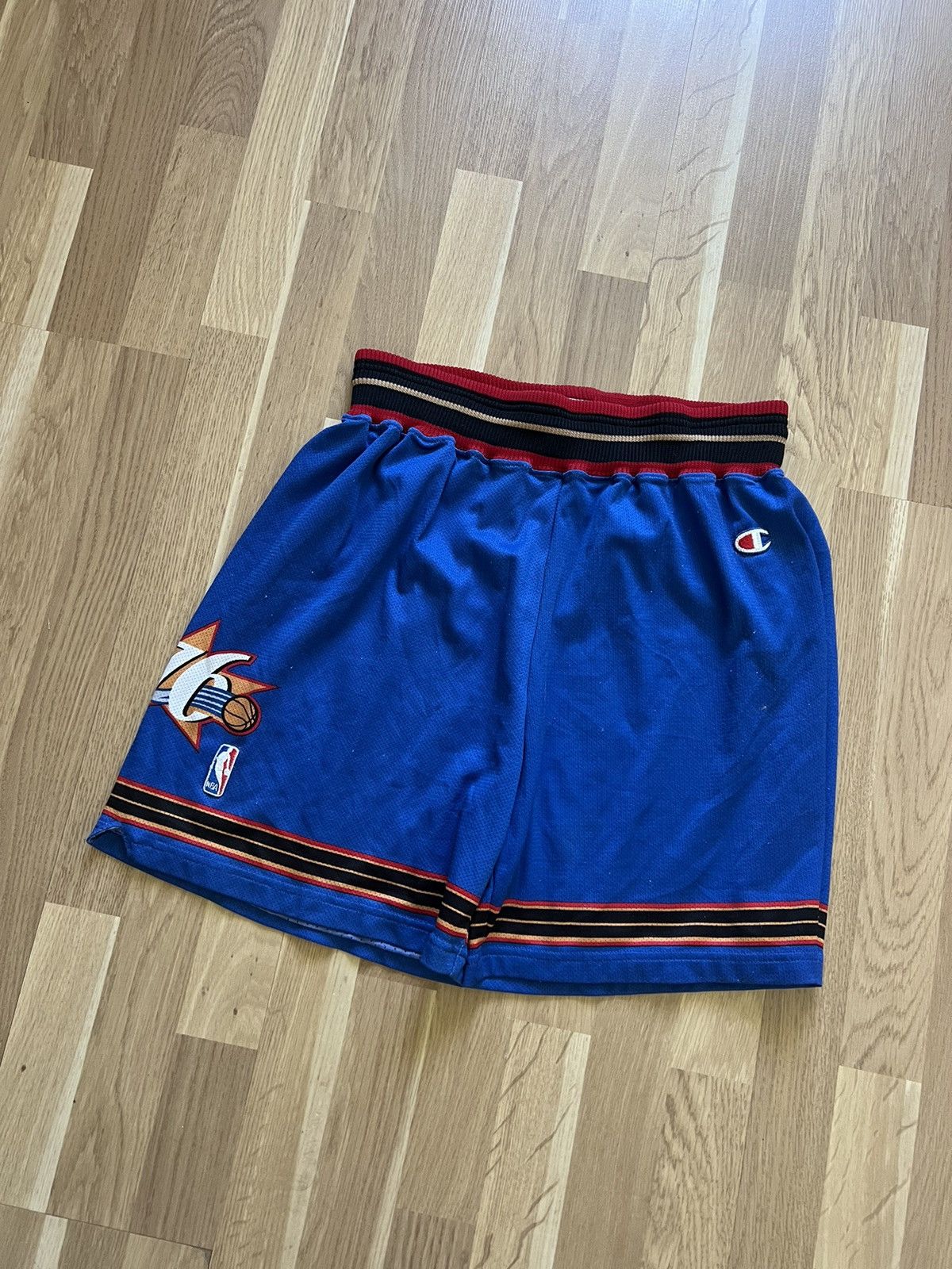 Champion VTG 90's Philadelphia sixers 76ers NBA champion rare shorts Size US 32 / EU 48 - 2 Thumbnail