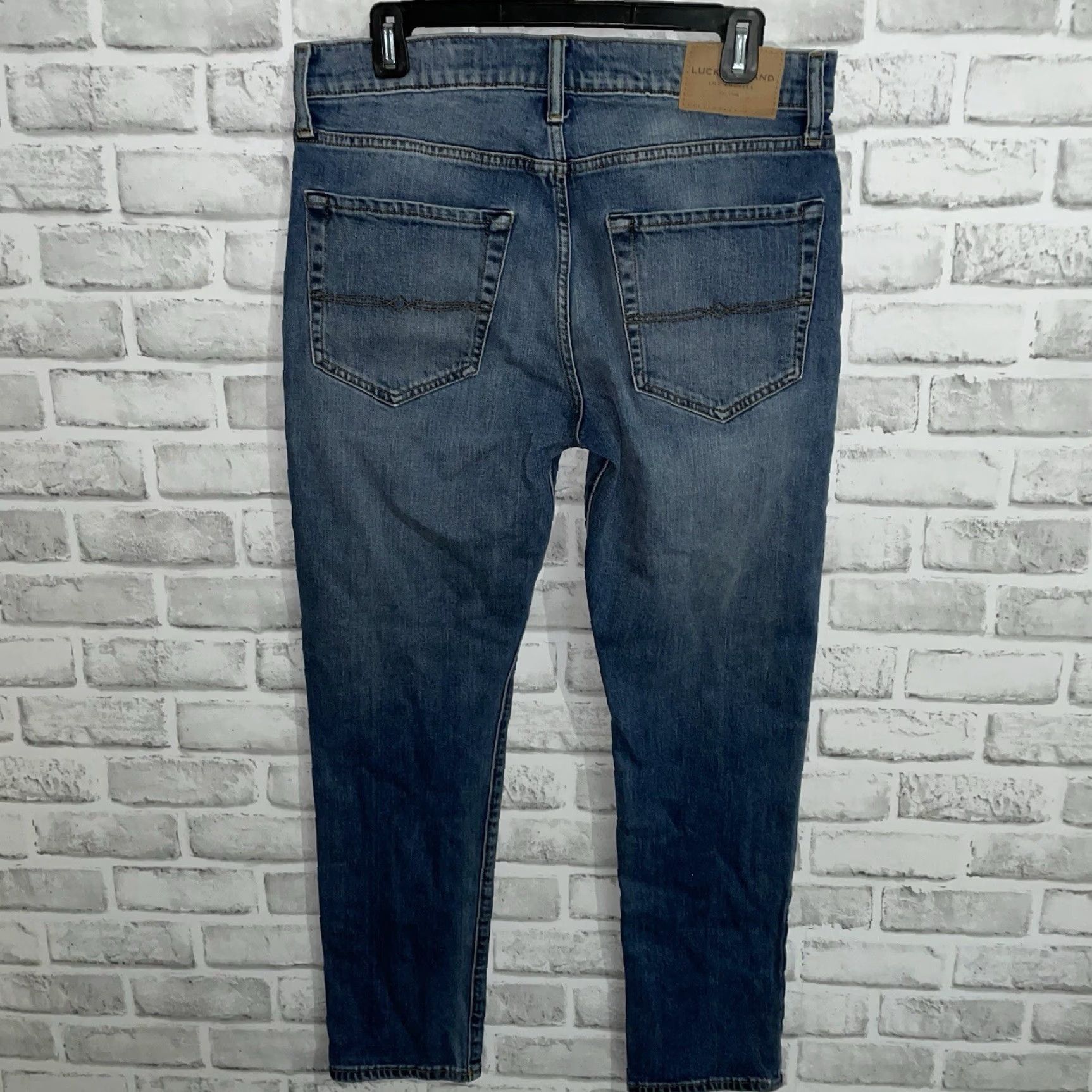 Lucky Brand VINTAGE? Actually not vintage. Lucky Brand Jeans Men 32x30 Slim Taper Blue Denim 105 Slim Tapered Blue Mens 32x30 Size US 32 / EU 48 - 5 Thumbnail