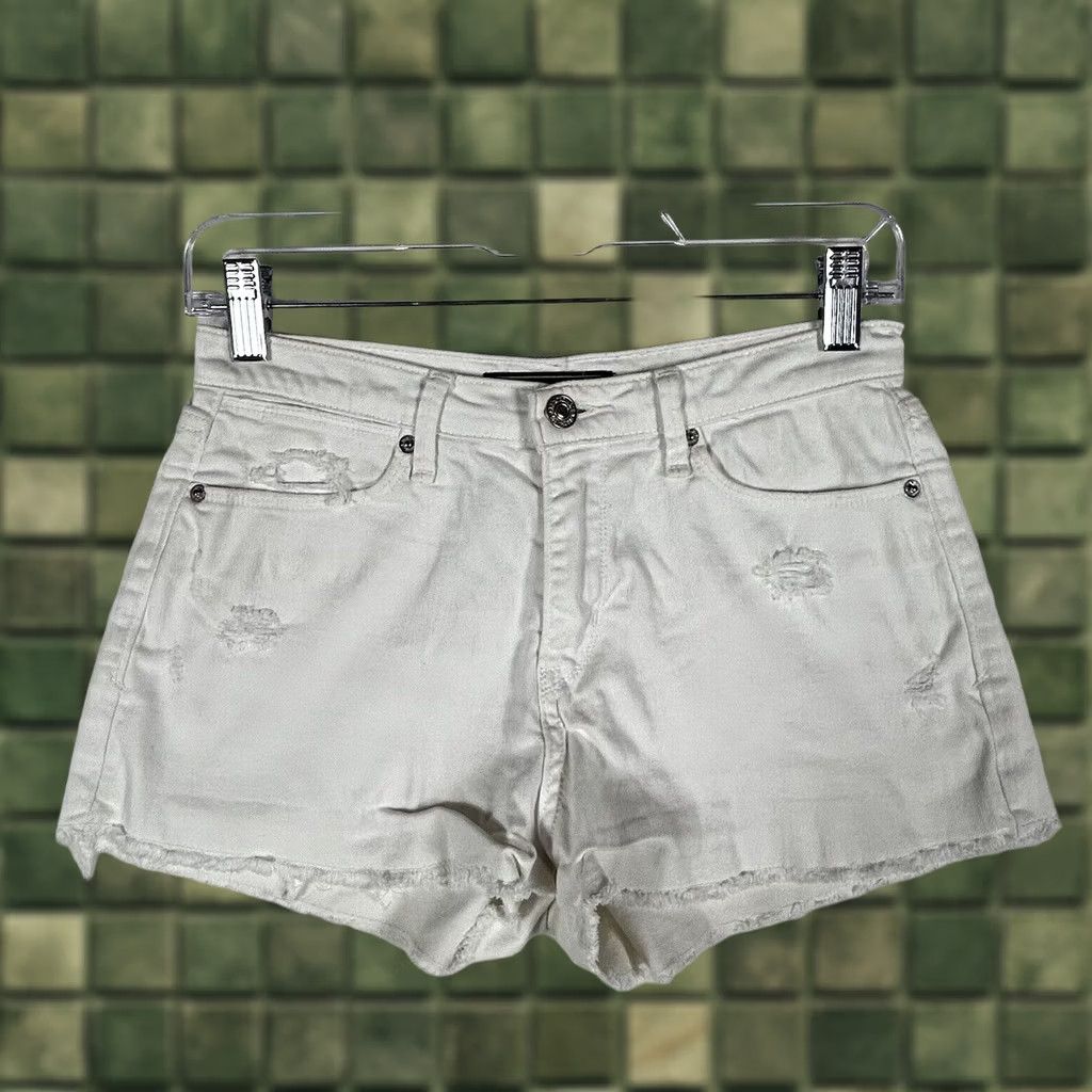 Abercrombie & Fitch Abercrombie & Fitch White Denim Shorts Size 24 A&F Stretch Mid Rise Cut-Off Womens Jeans Short Shorts Women White Denim Shorts 24 Mens? No, Womens Size 42" / US 20 - 1 Thumbnail