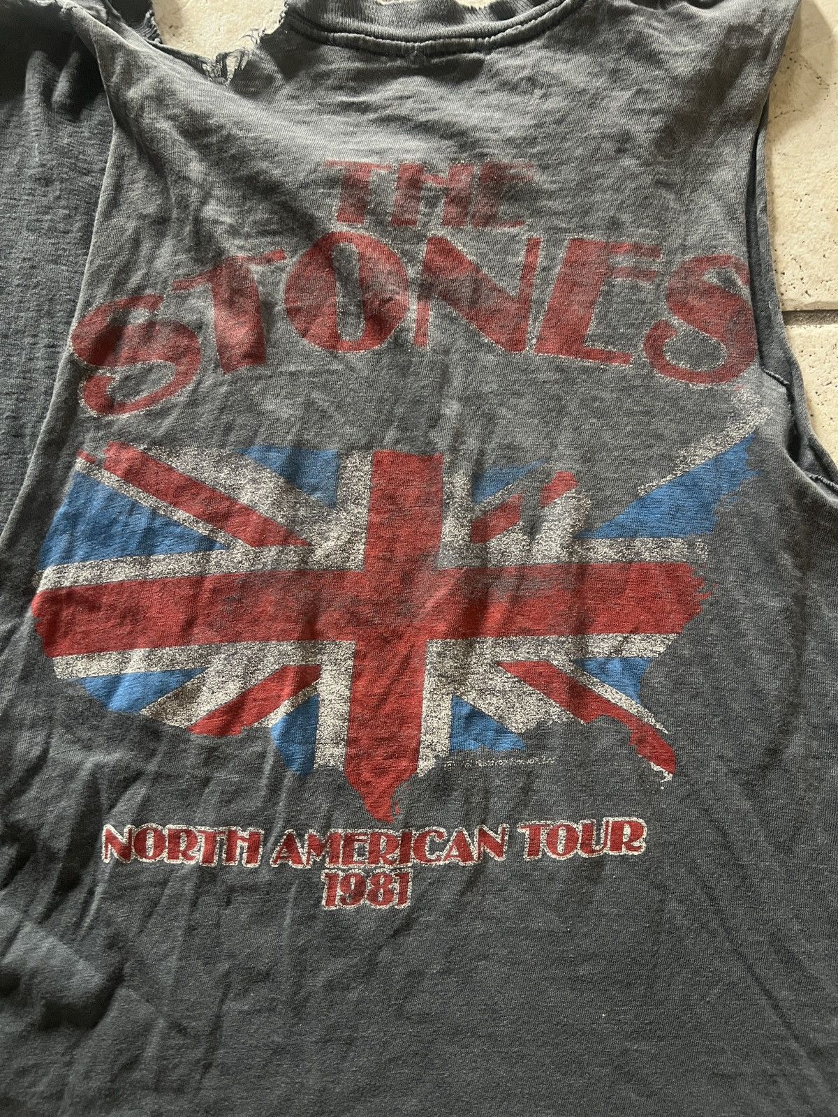 The Rolling Stones × Vintage Vintage Thrashed Faded 1981 Rolling Stones Chopped Tank Top Size US M / EU 48-50 / 2 - 4 Thumbnail