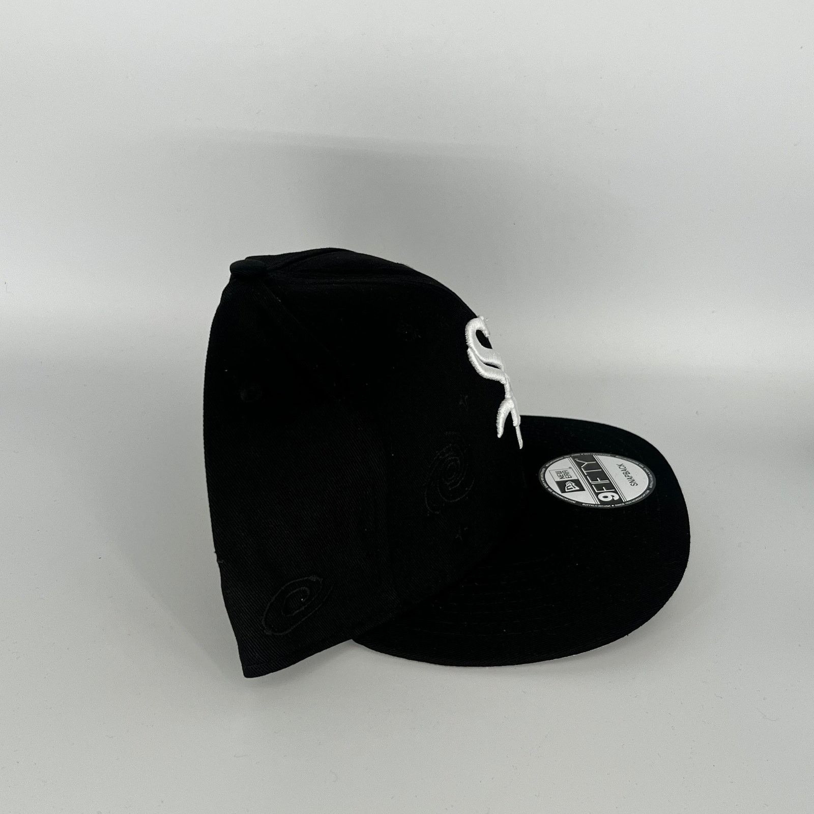 New Era Black Chicago White Sox Globe Patch New Era MLB 9Fifty Hat Size ONE SIZE - 2 Thumbnail