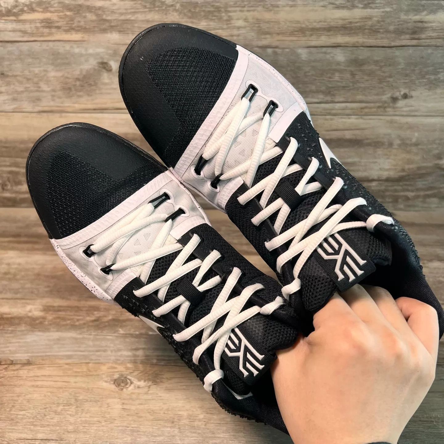 Nike Nike Kyrie 3 TB Oreo 42.5 98 New Size US 9 / EU 42 - 5 Thumbnail