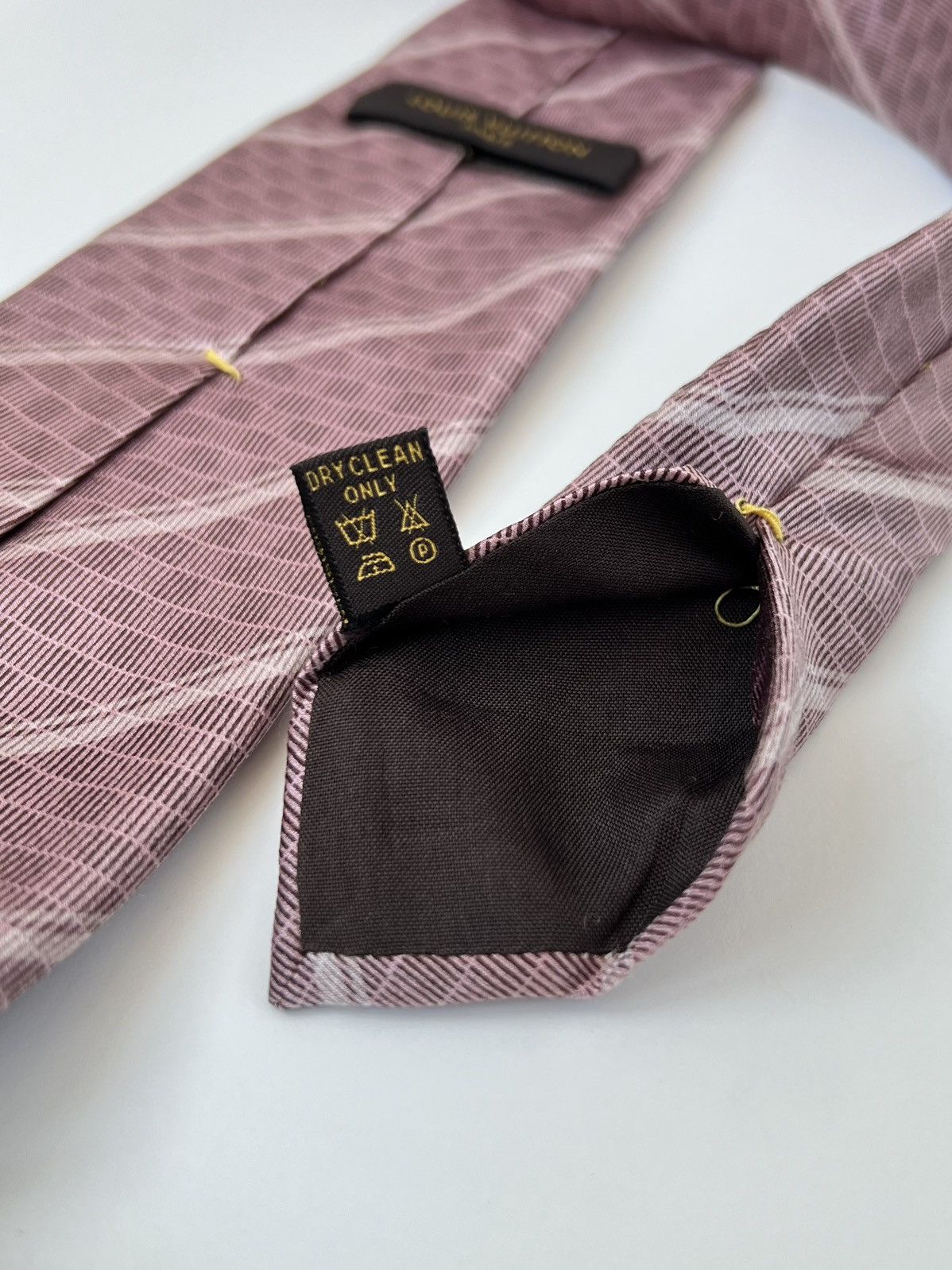 Louis Vuitton Louis Vuitton LV Logo Dusty Pink 100% Silk Tie Size ONE SIZE - 6 Thumbnail