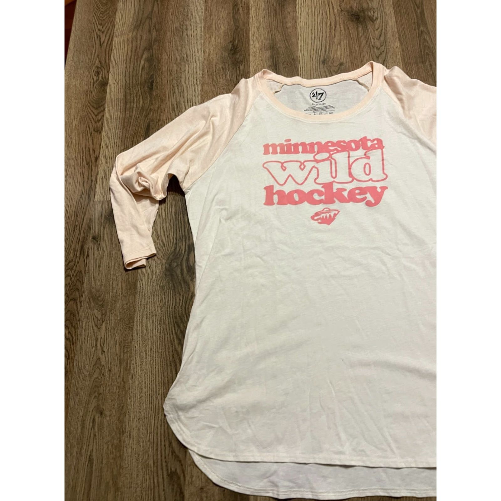 Vintage '47 Shirt Women's XXL Pink White Minnesota Wild NHL Long Sleeve Shirt Regular Women's T-Shirt - White, Long Sleeve, Pullover, Casual, 2XL' Size XXL / US 16-18 / IT 52-54 - 4 Thumbnail
