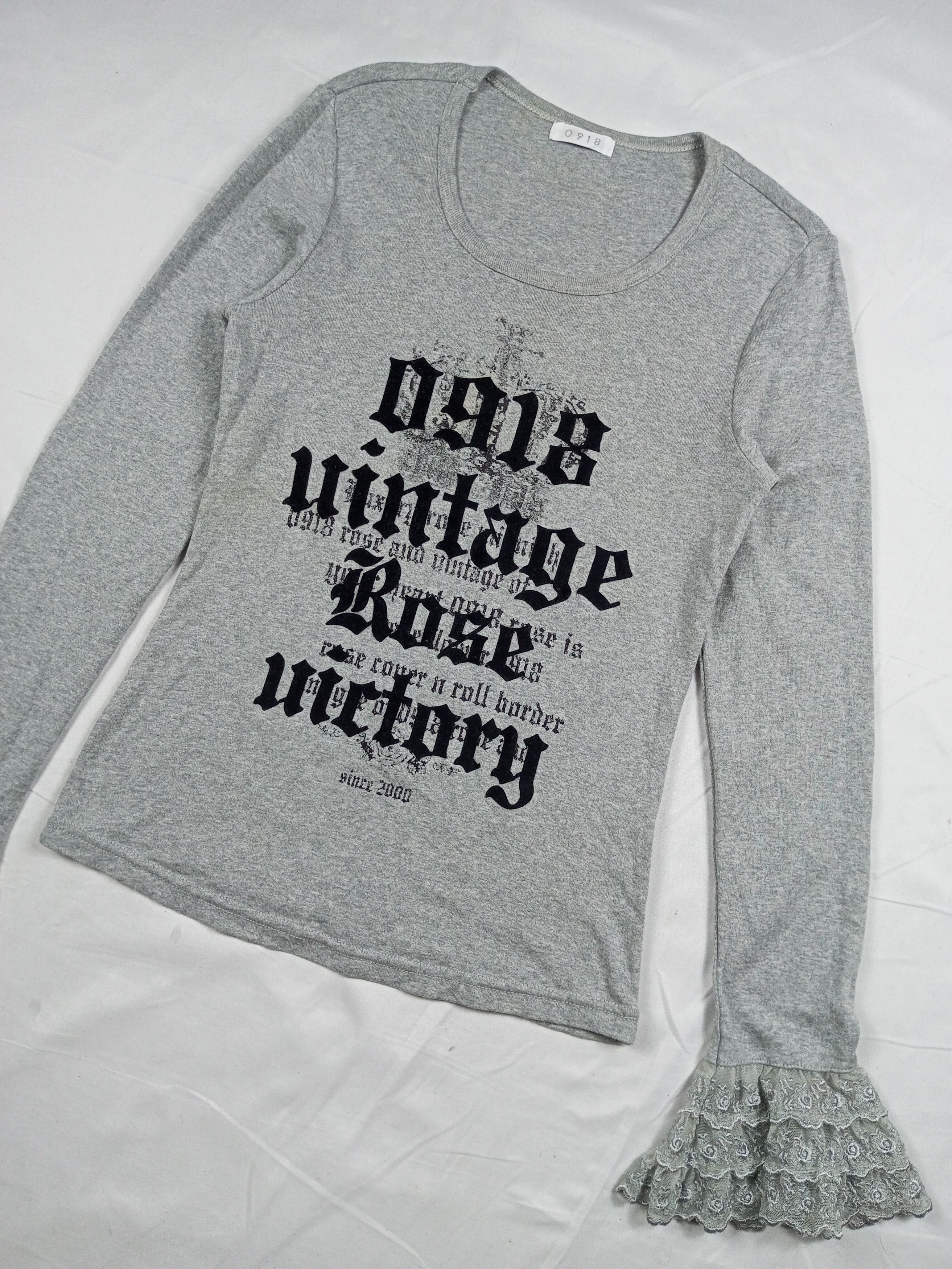 Long-sleeve Poem Tshirt with lace at the sleeve Issey Style