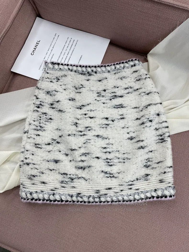 Chanel Chanel Castle Series Cashmere Knitted Skirt Size 24" / US 00 / IT 34 - 2 Thumbnail