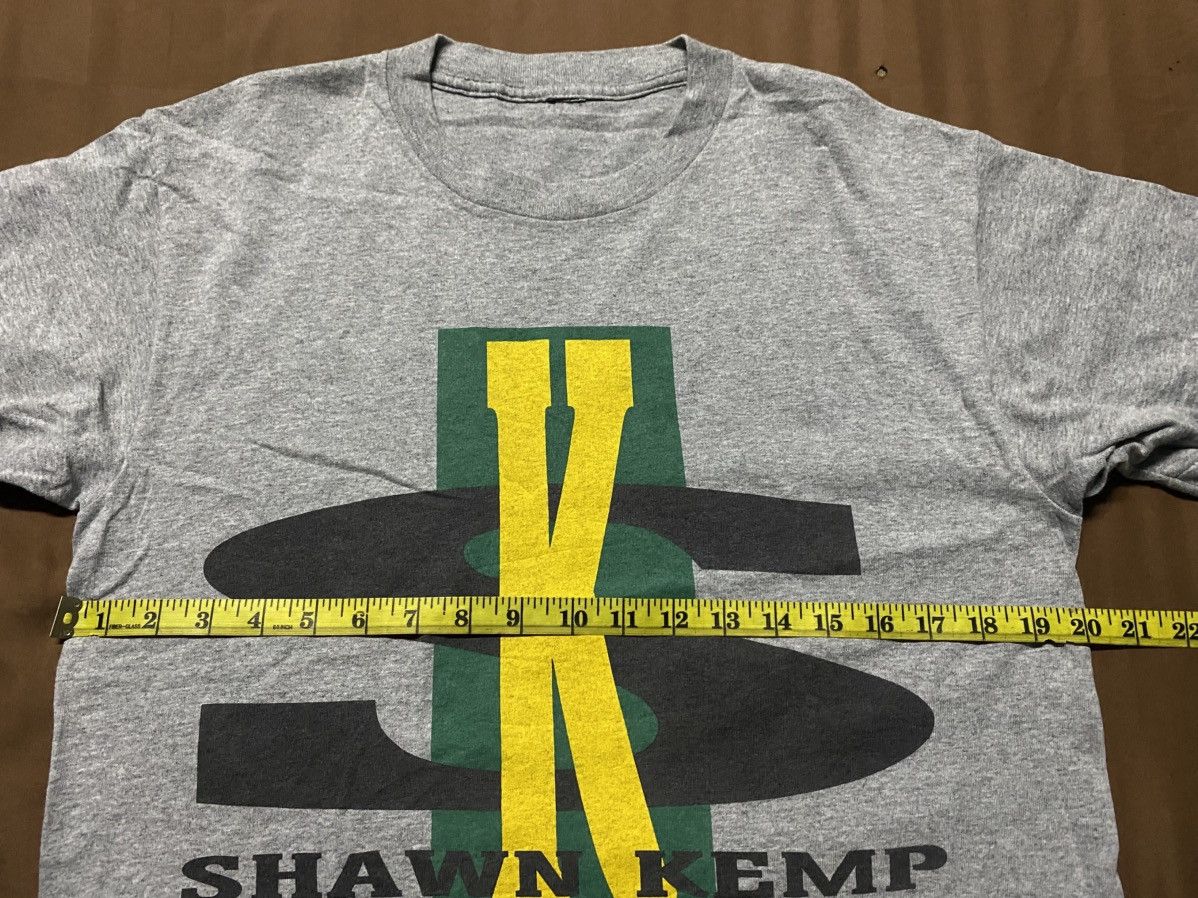 NBA Vintage 90s Reebok Shawn Kemp Above The Rim Tee Size US M / EU 48-50 / 2 - 6 Thumbnail