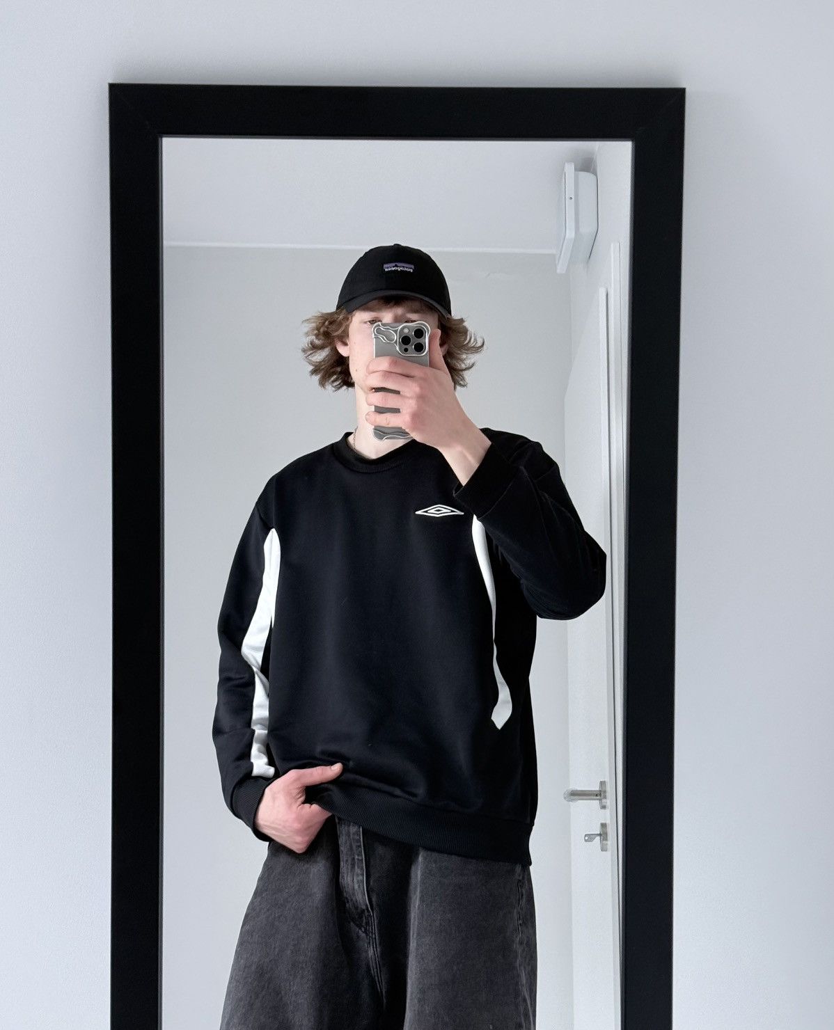 Umbro Vintage Umbro Y2K avantgarde streetwear sweatshirt Size US XL / EU 56 / 4 - 1 Thumbnail