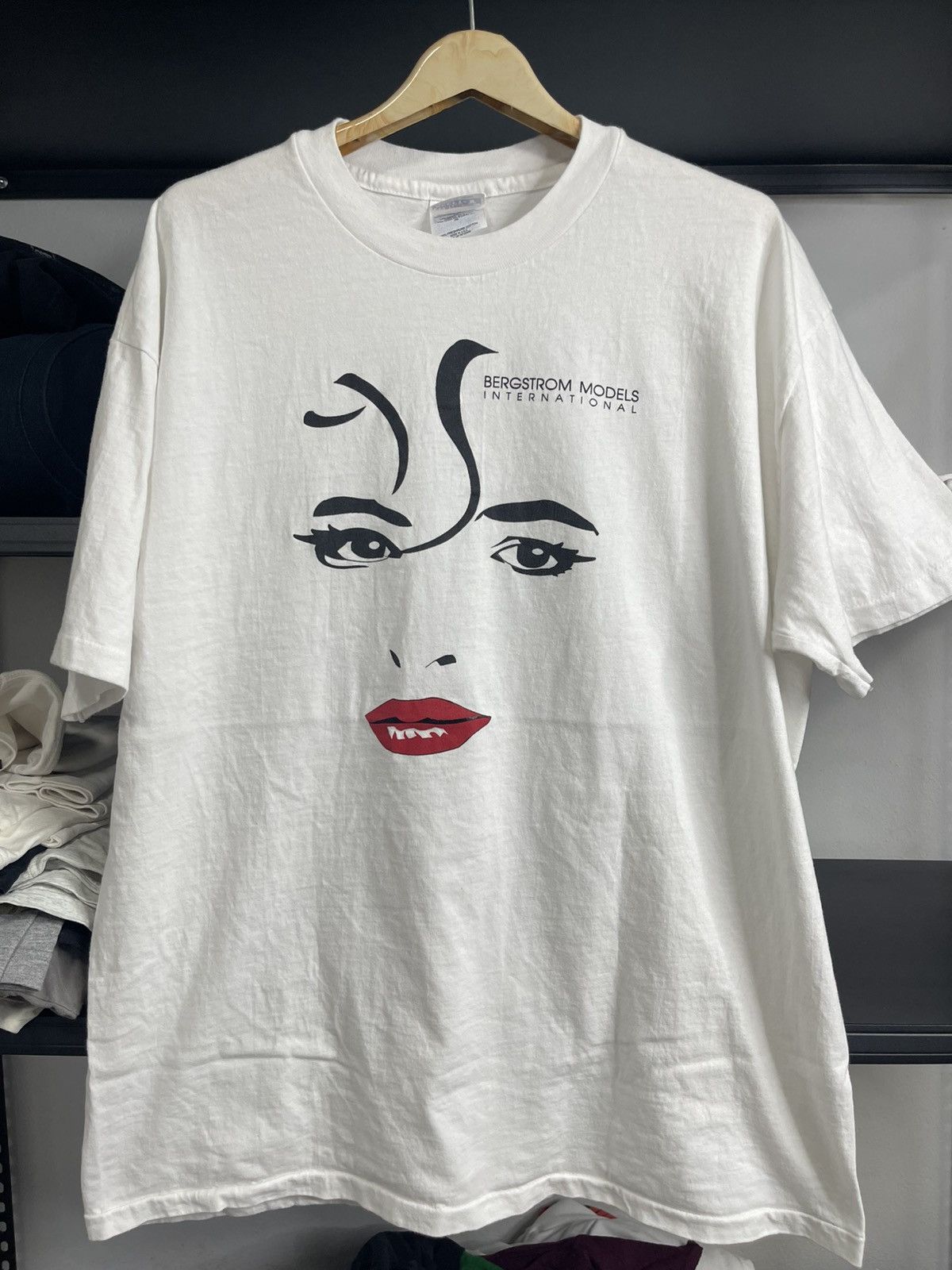 Vintage Grail! Vtg 95 Bergstrom Models Int'l Talent Search T-Shirt Size US XL / EU 56 / 4 - 1 Thumbnail