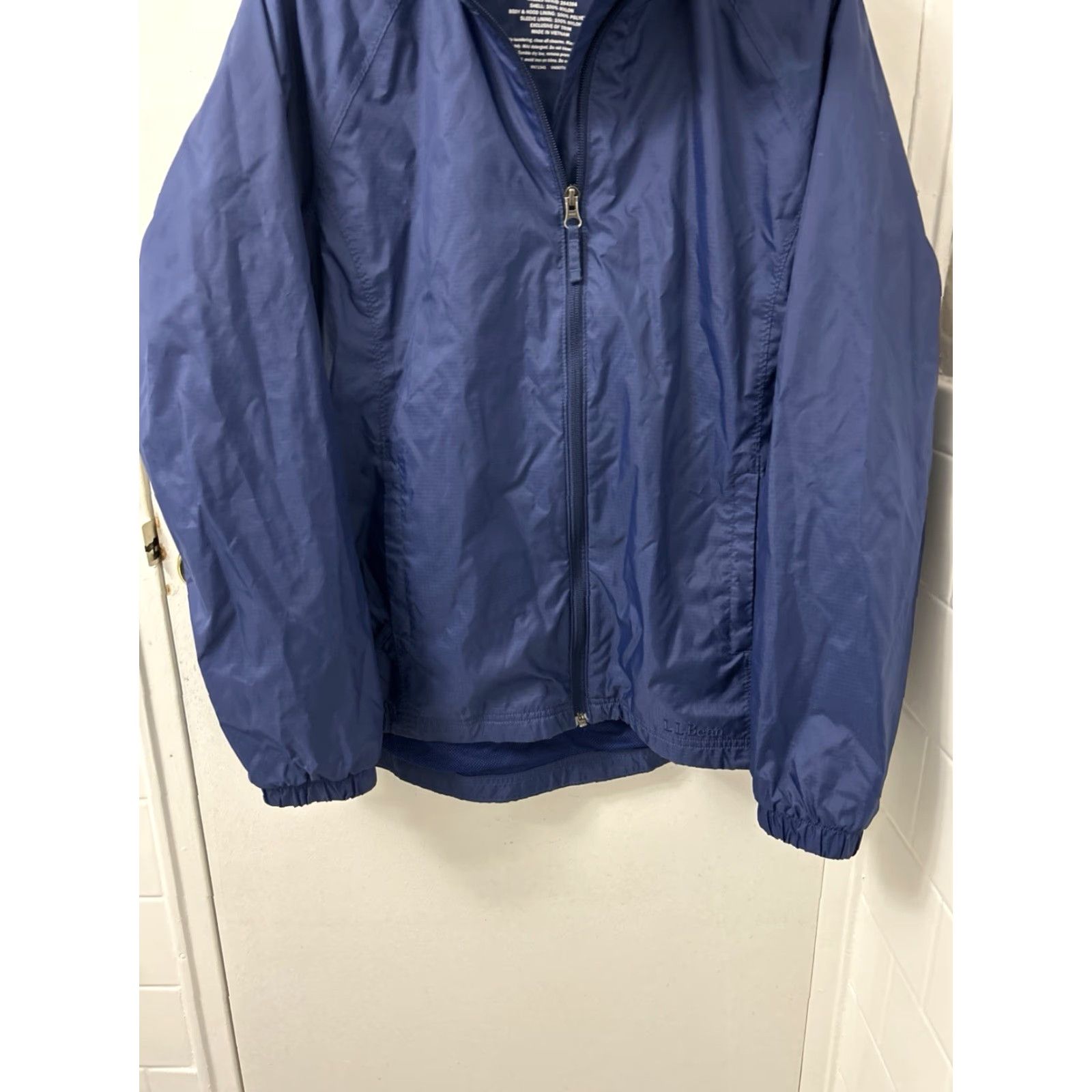 Rains LL Bean Rain Jacket Womens Sz Small Blue Full Zip Windbreaker 27.5” Length 21” Pit to Pit Packable Removable Hood Wind-Resistant 3 Size S / US 4 / IT 40 - 3 Thumbnail