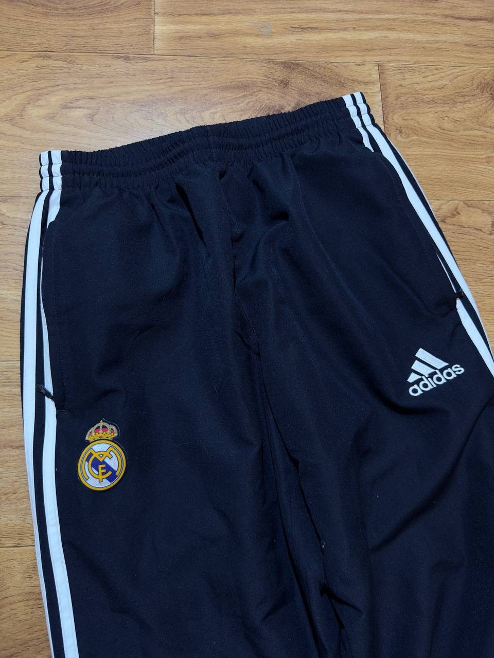 Vintage Vintage Adidas Real Madrid Tracksuit 2010/2011 Nylon Footbal Size US M / EU 48-50 / 2 - 9 Thumbnail