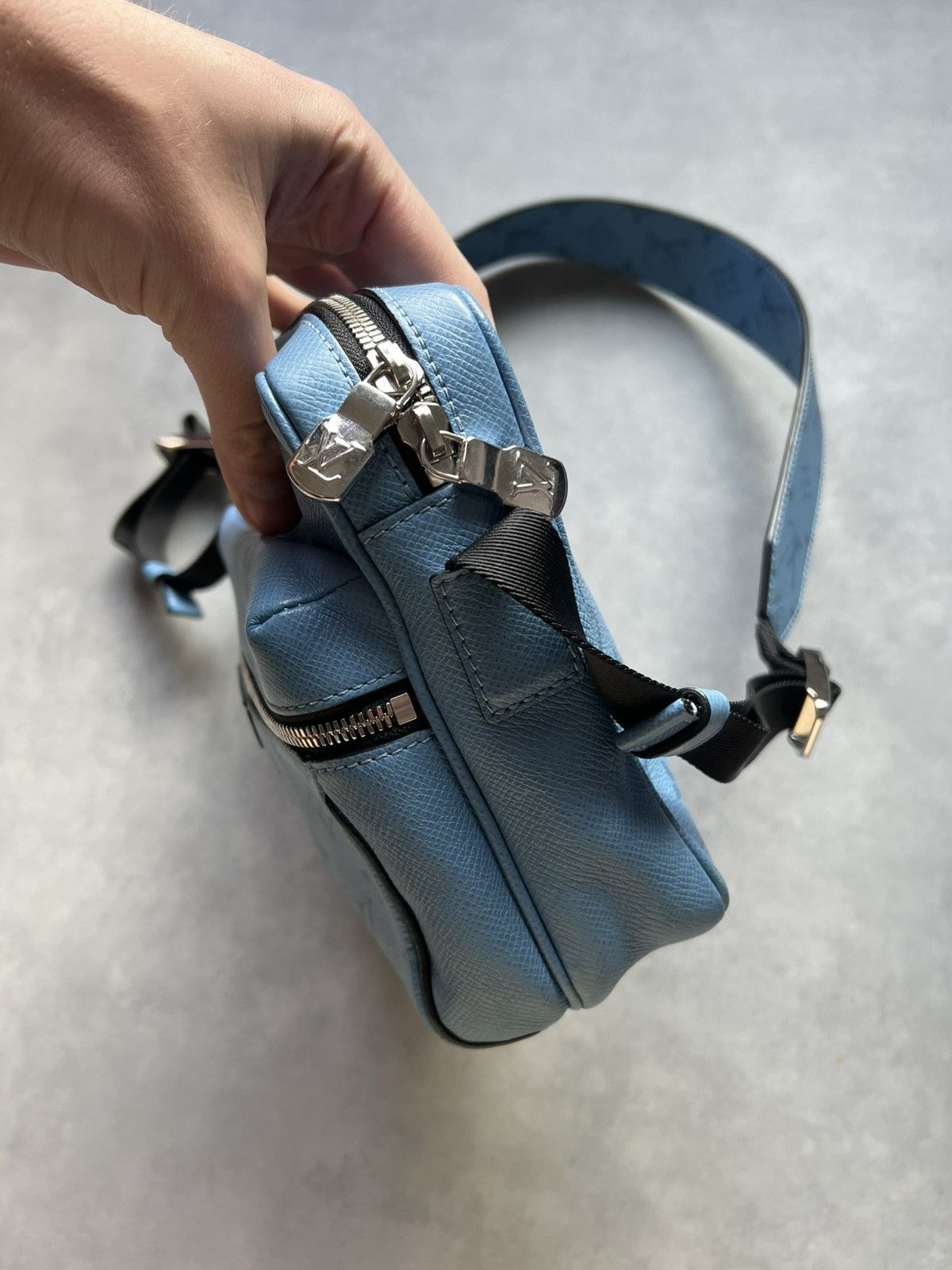 Louis Vuitton Louis Vuitton Outdoor Taiga Bag Size ONE SIZE - 5 Thumbnail