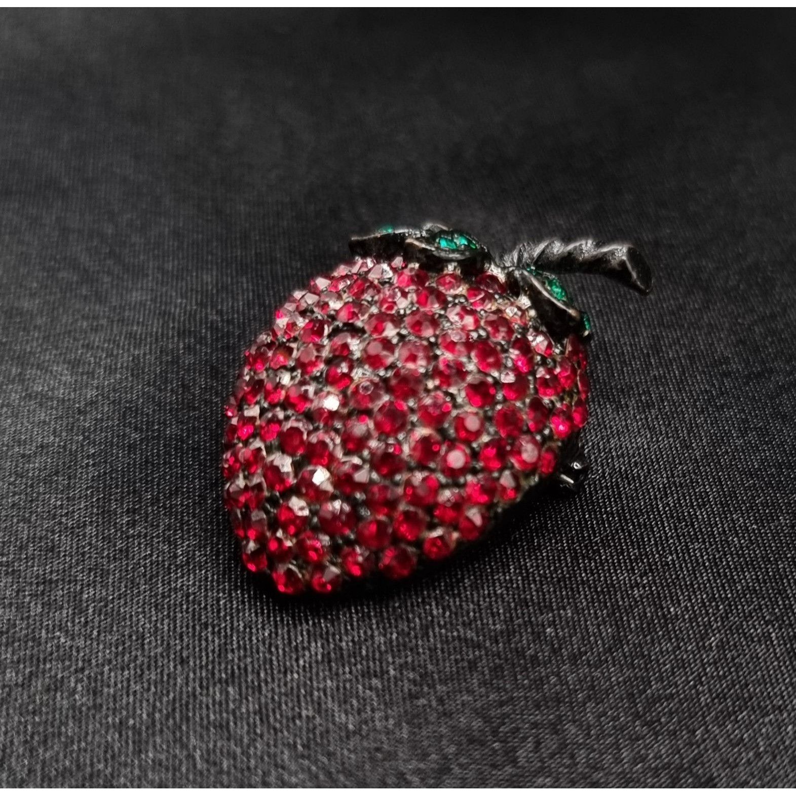 Vintage Vintage Weiss 1960s Strawberry Red Rhinestone Brooch With Gr Size ONE SIZE - 3 Thumbnail
