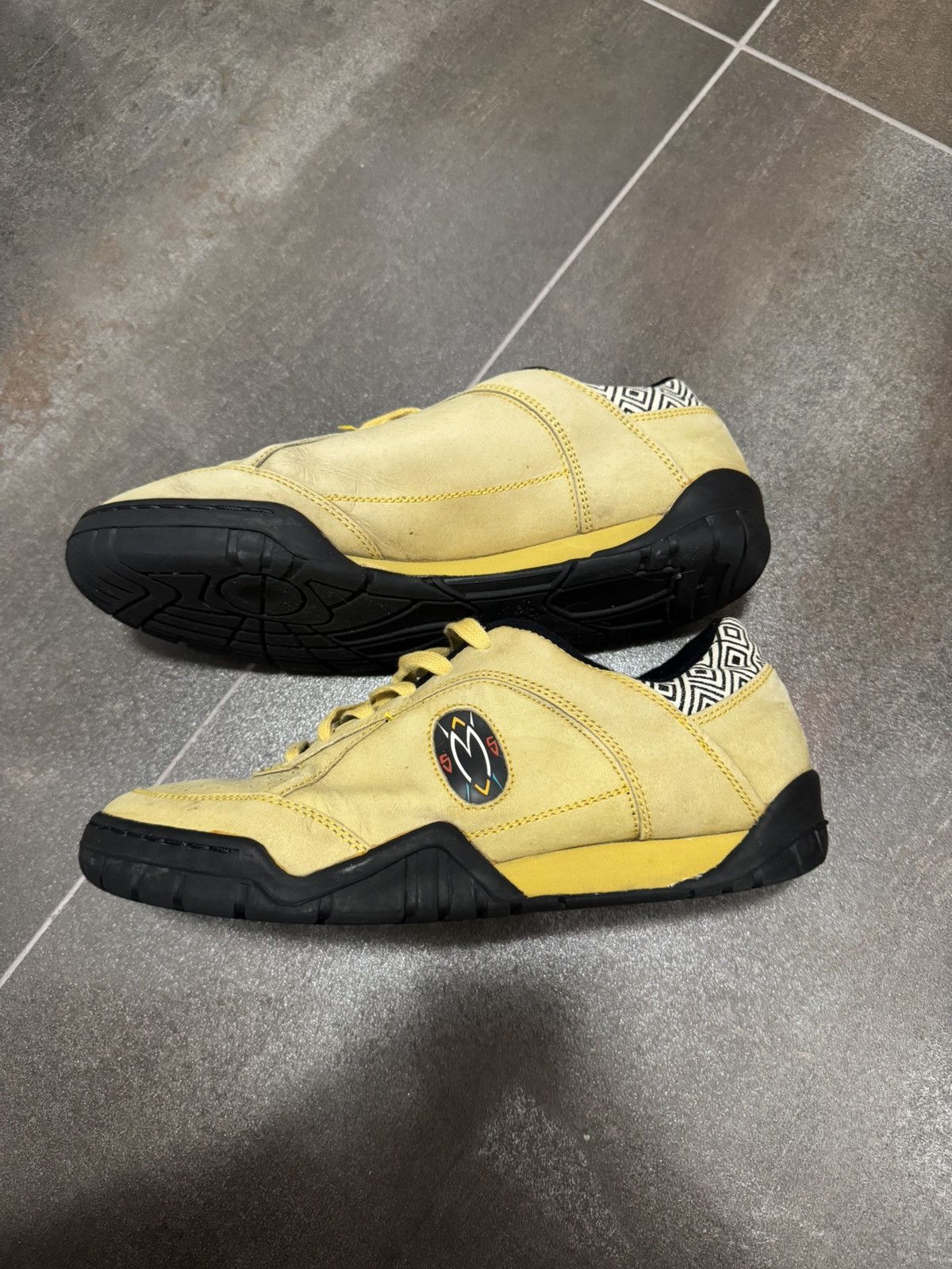 Adidas Leather Adidas x Dikembe Mutombo low lifestyle trainers Size US 8 / EU 41 - 2 Thumbnail