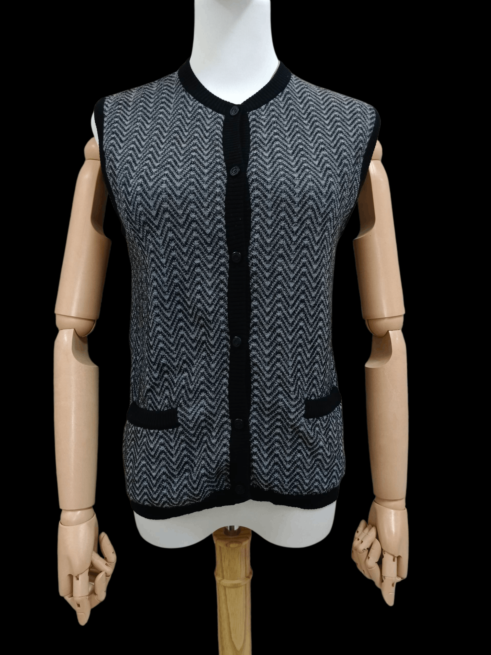 Dior CHRISTIAN DIOR SLEEVELESS KNIT Size M / US 6-8 / IT 42-44 - 1 Thumbnail