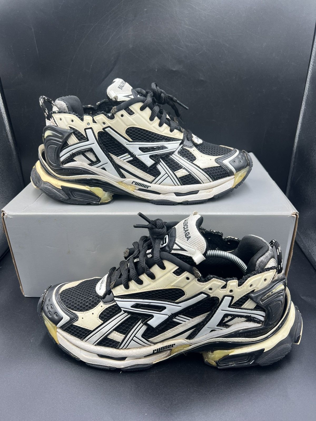 Balenciaga Size 11us / 44eu Balenciaga Runner Black White Size US 11 / EU 44 - 1 Thumbnail