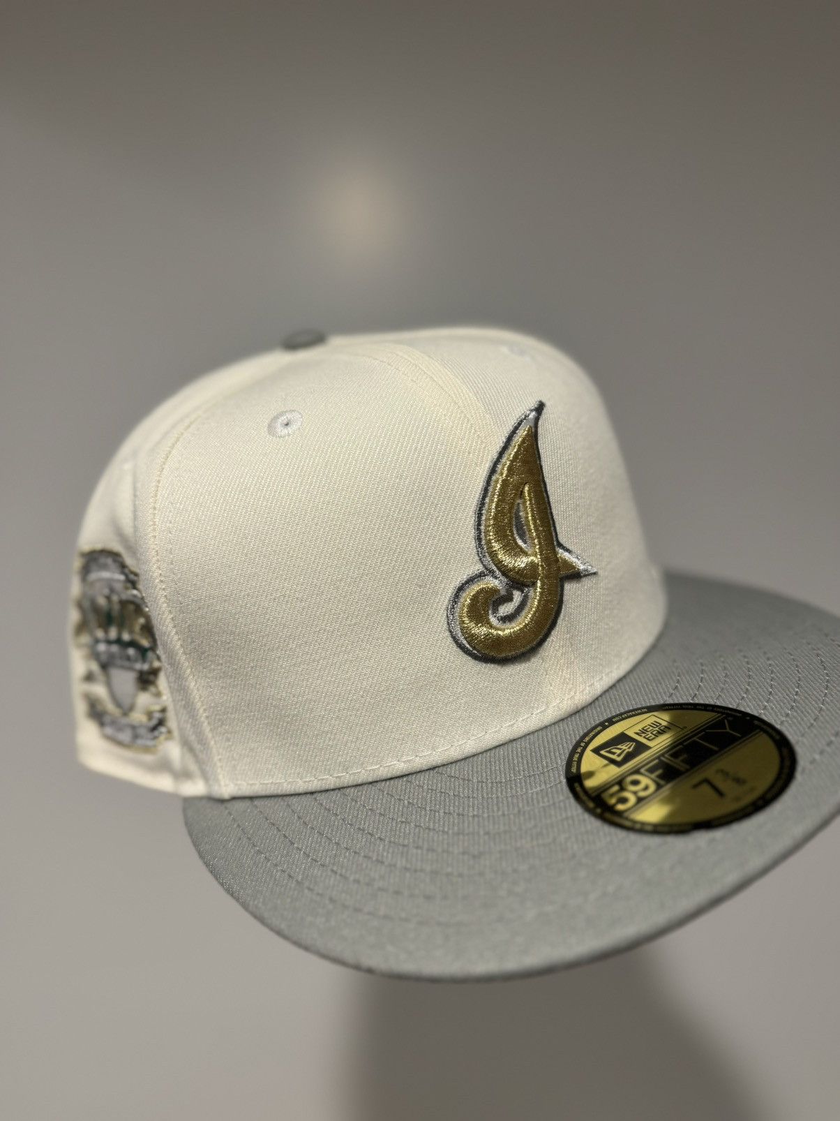 Hat Club × New Era × Topperz Topperzstore Select Exclusive Cleveland Indians OffWhite 3/8 Size ONE SIZE - 1 Thumbnail