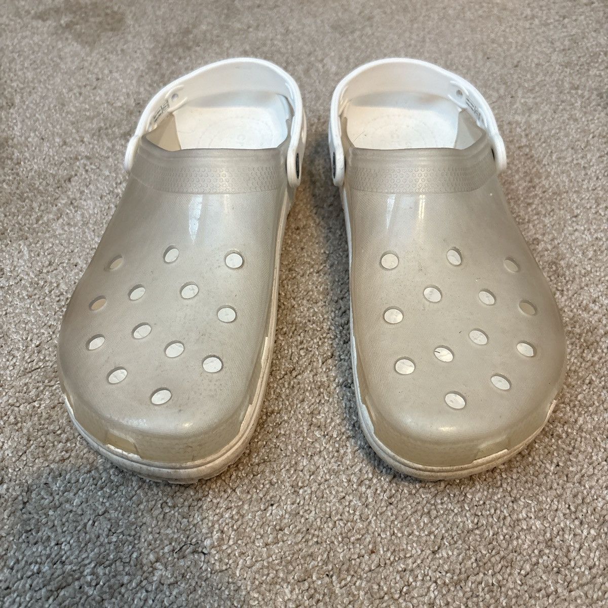 Crocs Tan and cream Crocs clogs Size US 12 / EU 45 - 5 Thumbnail