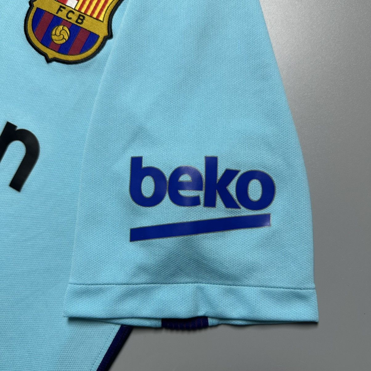 Nike BARCELONA NIKE 2017/2018 FOOTBALL AWAY JERSEY #10 MESSI Size US M / EU 48-50 / 2 - 5 Thumbnail