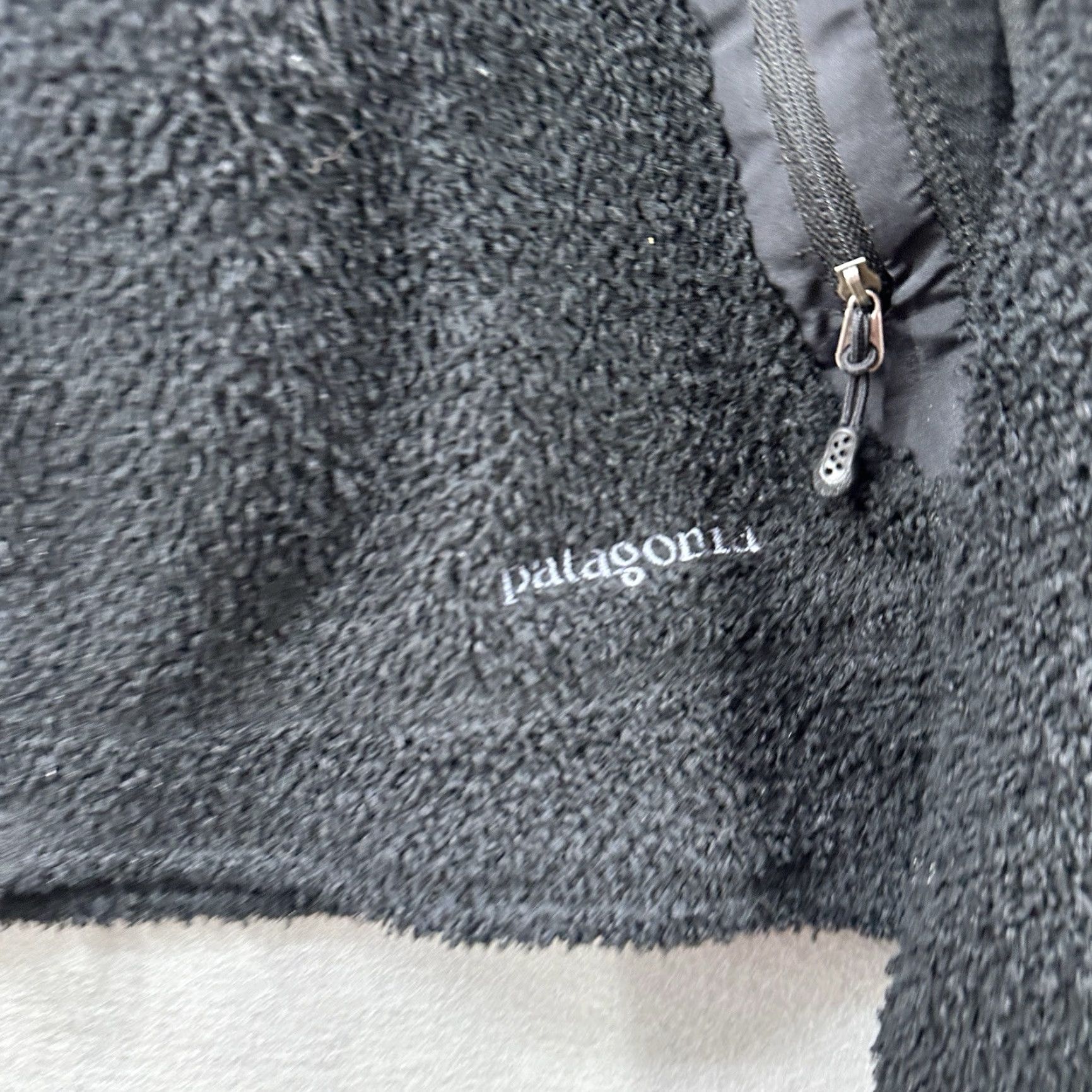 Patagonia Patagonia Jacket Womens S Black Fleece Full Zip R2 Regulator Classic Hipster Outdoor Vintage No Size S / US 4 / IT 40 - 3 Thumbnail